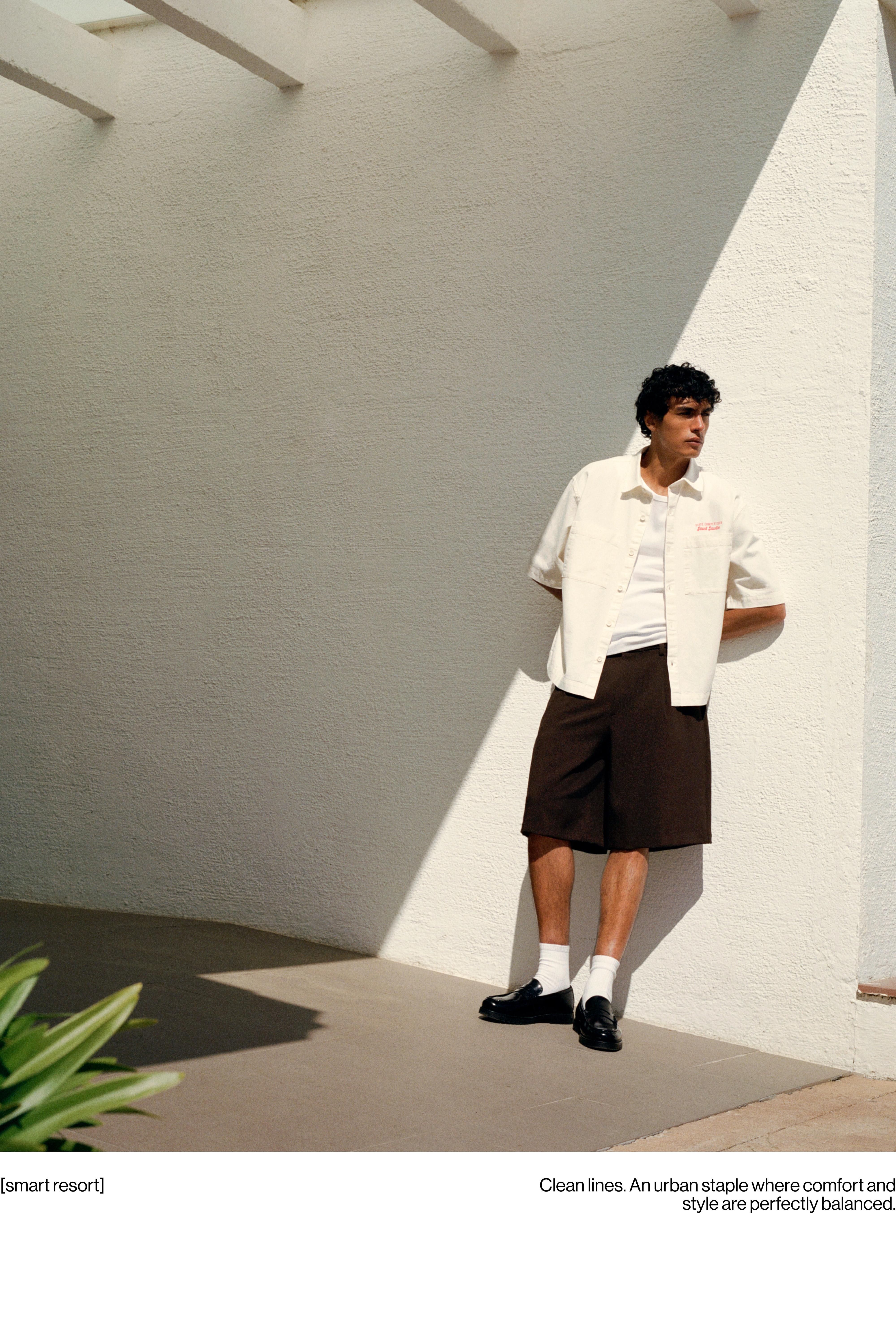 Smart Bermuda shorts with pleats — Chocolate