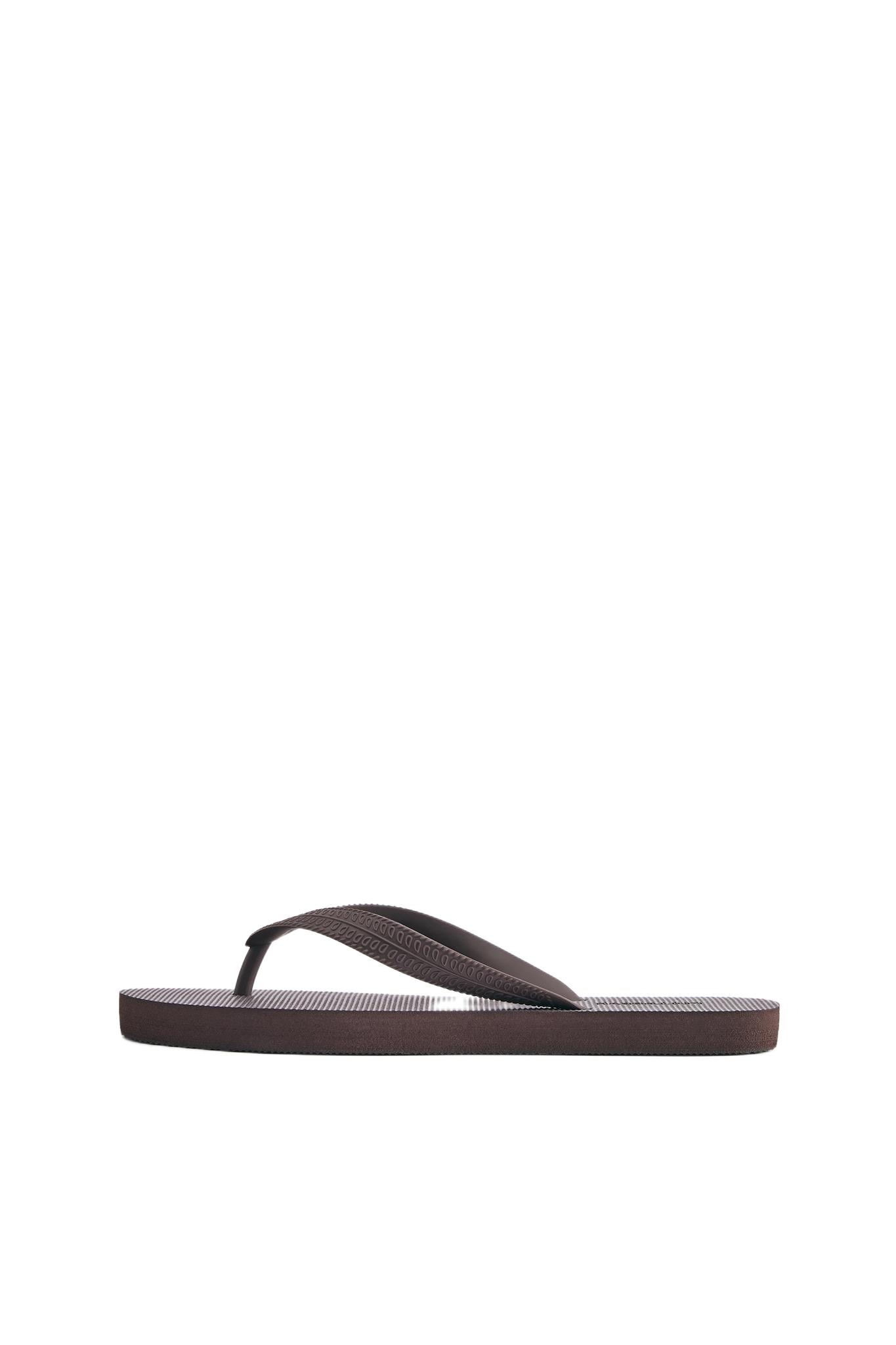 Flat sandals — Brown