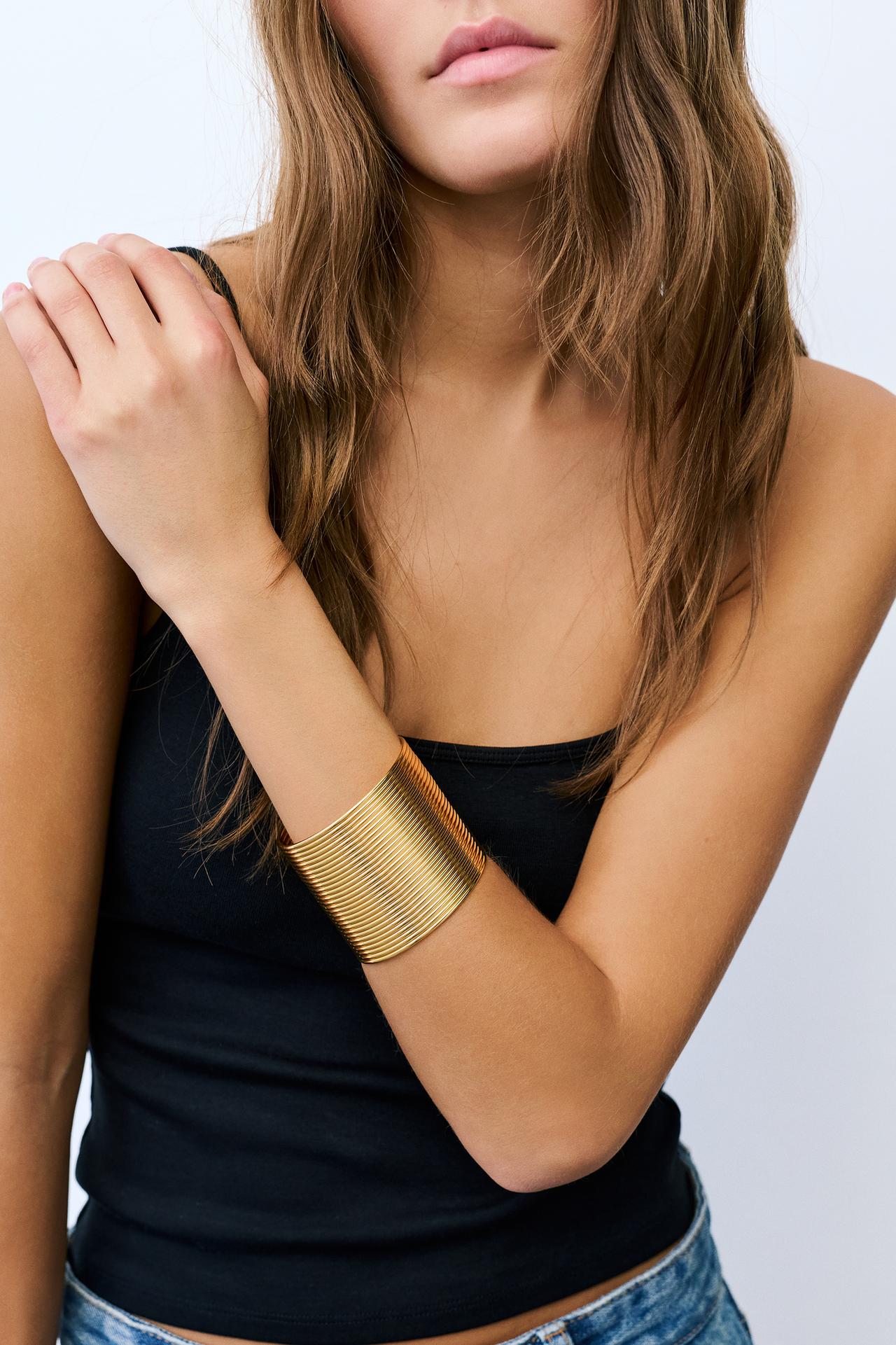 Multi-strand bracelet — Gold
