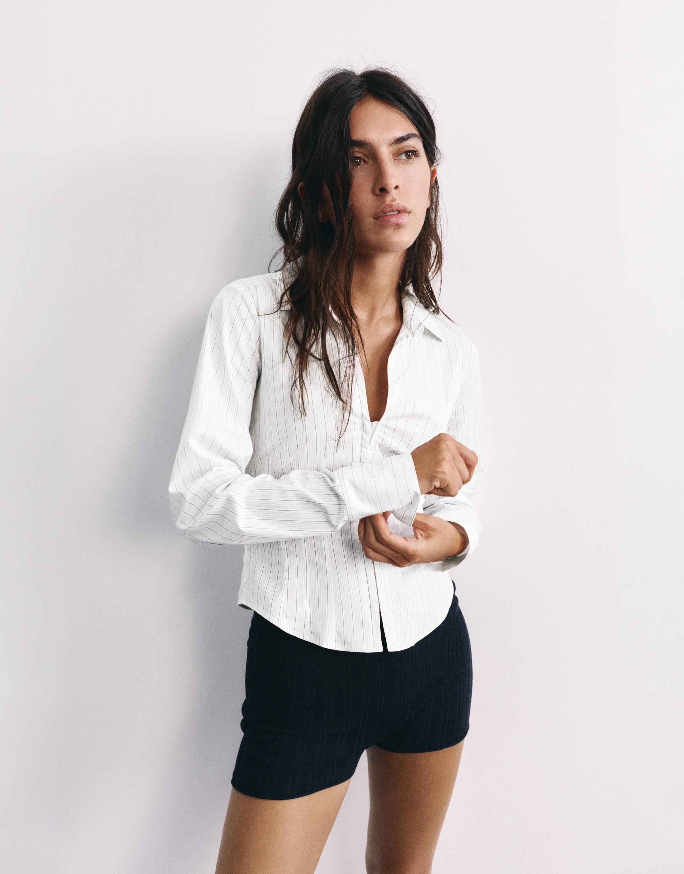 Fitted long sleeve shirt — Pale grey