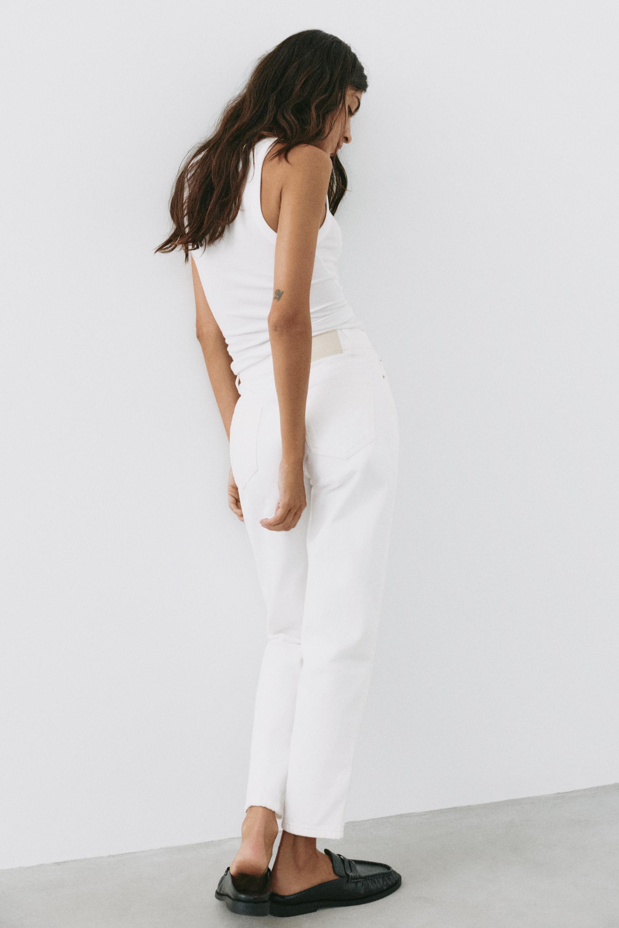 High-waist mom jeans — Bright white