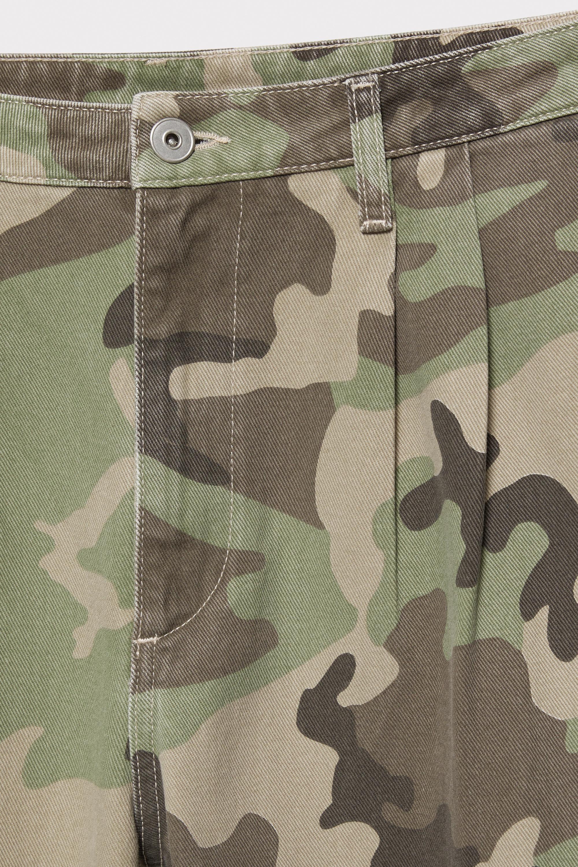Printed cargo trousers — Khaki