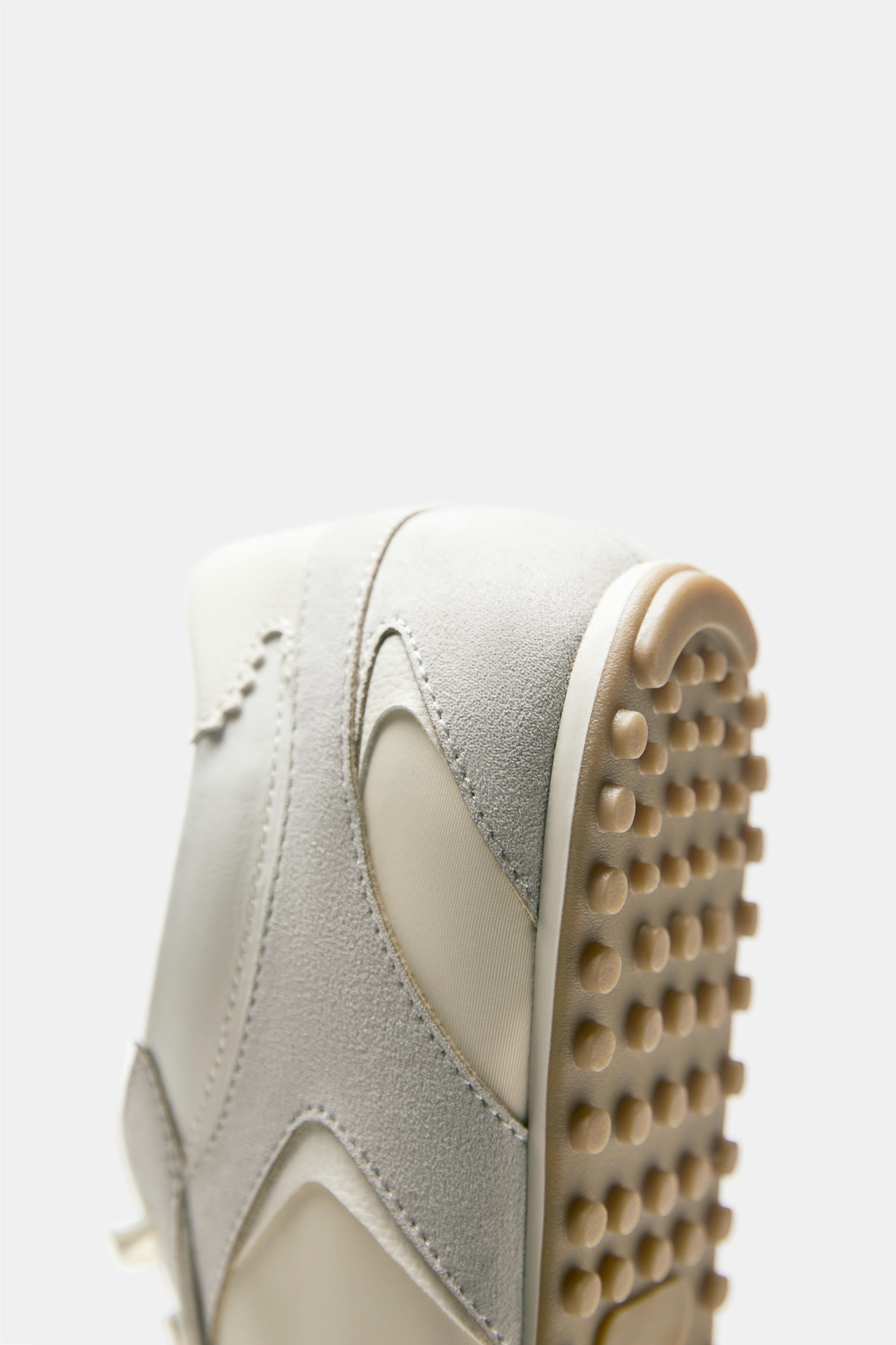 Trainers — Ecru
