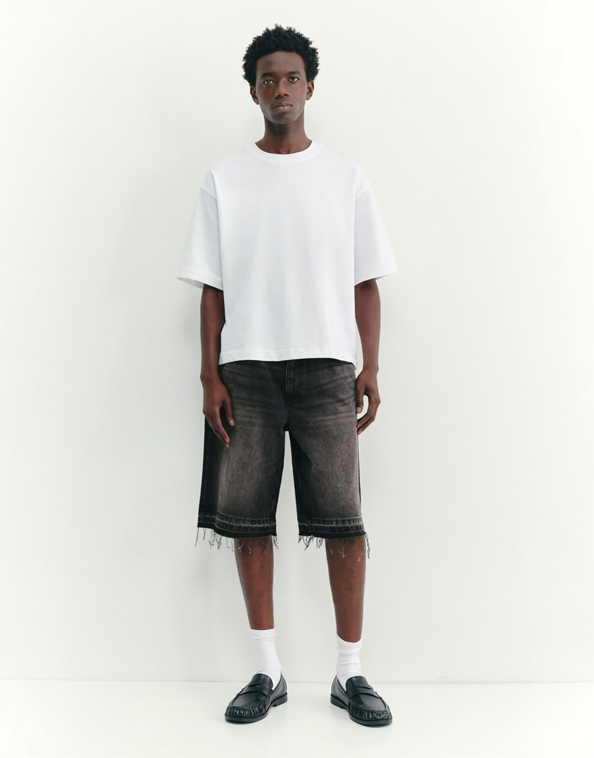 Frayed hem skater Bermuda shorts — Faded black