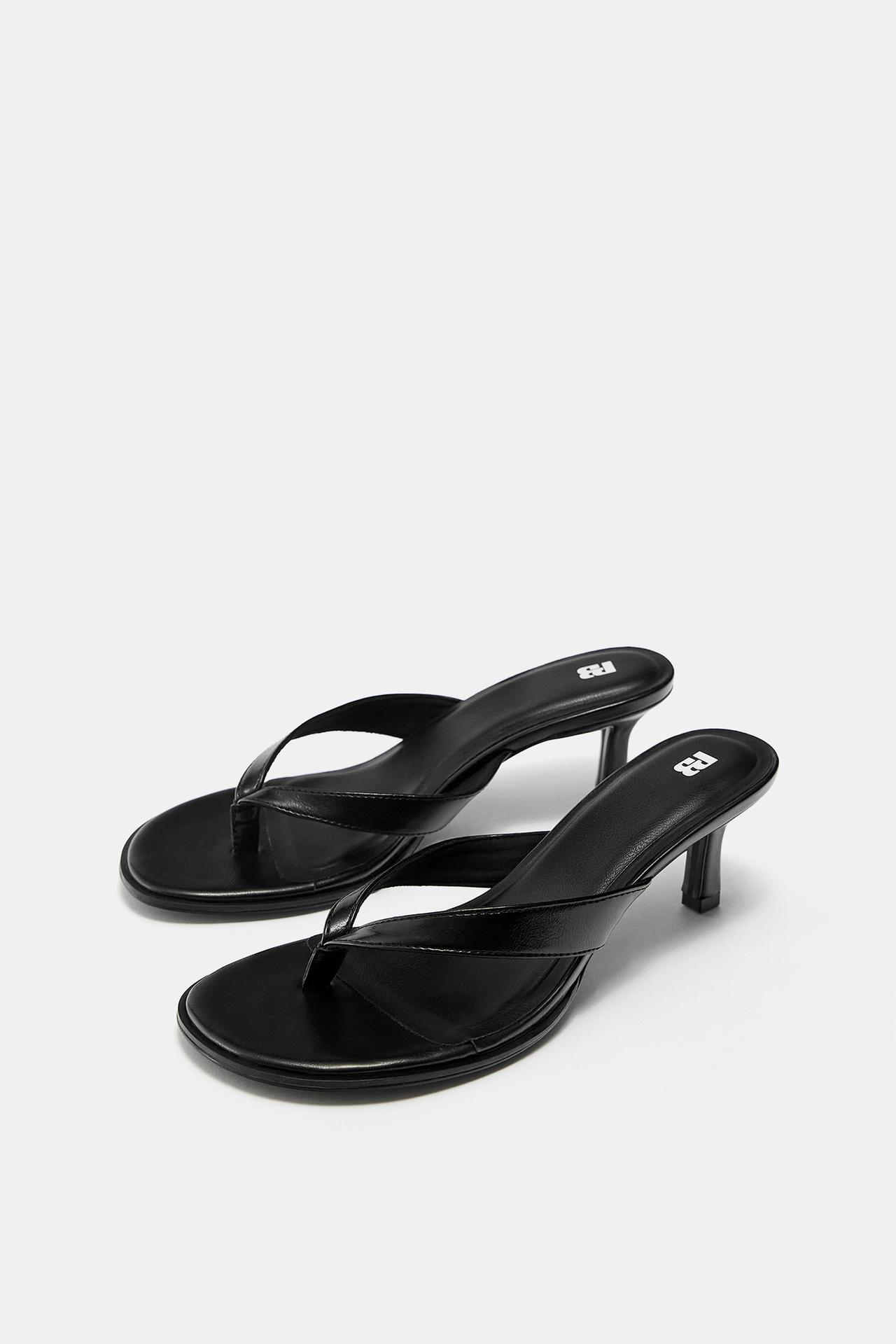 Heeled sandals — Black