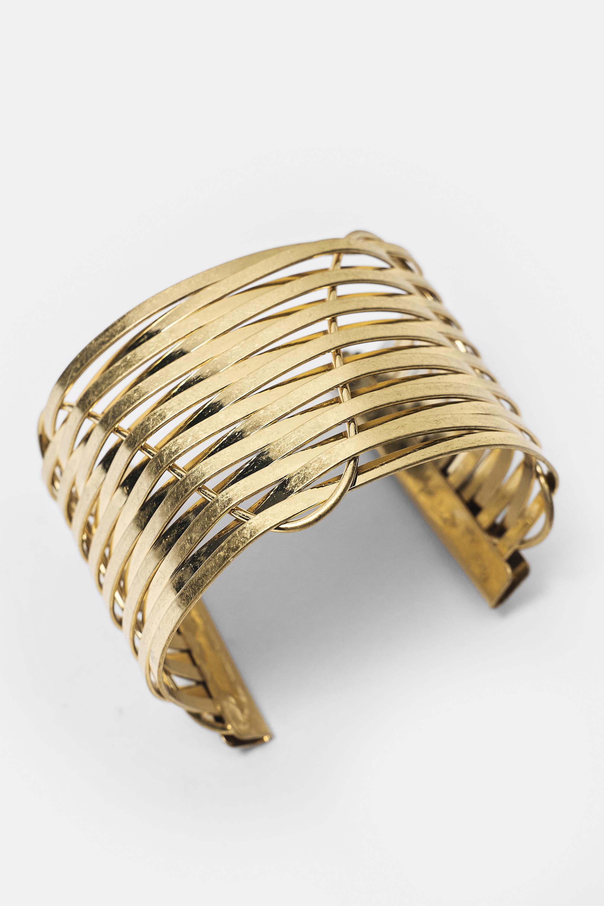 Bar cuff bracelet — Gold