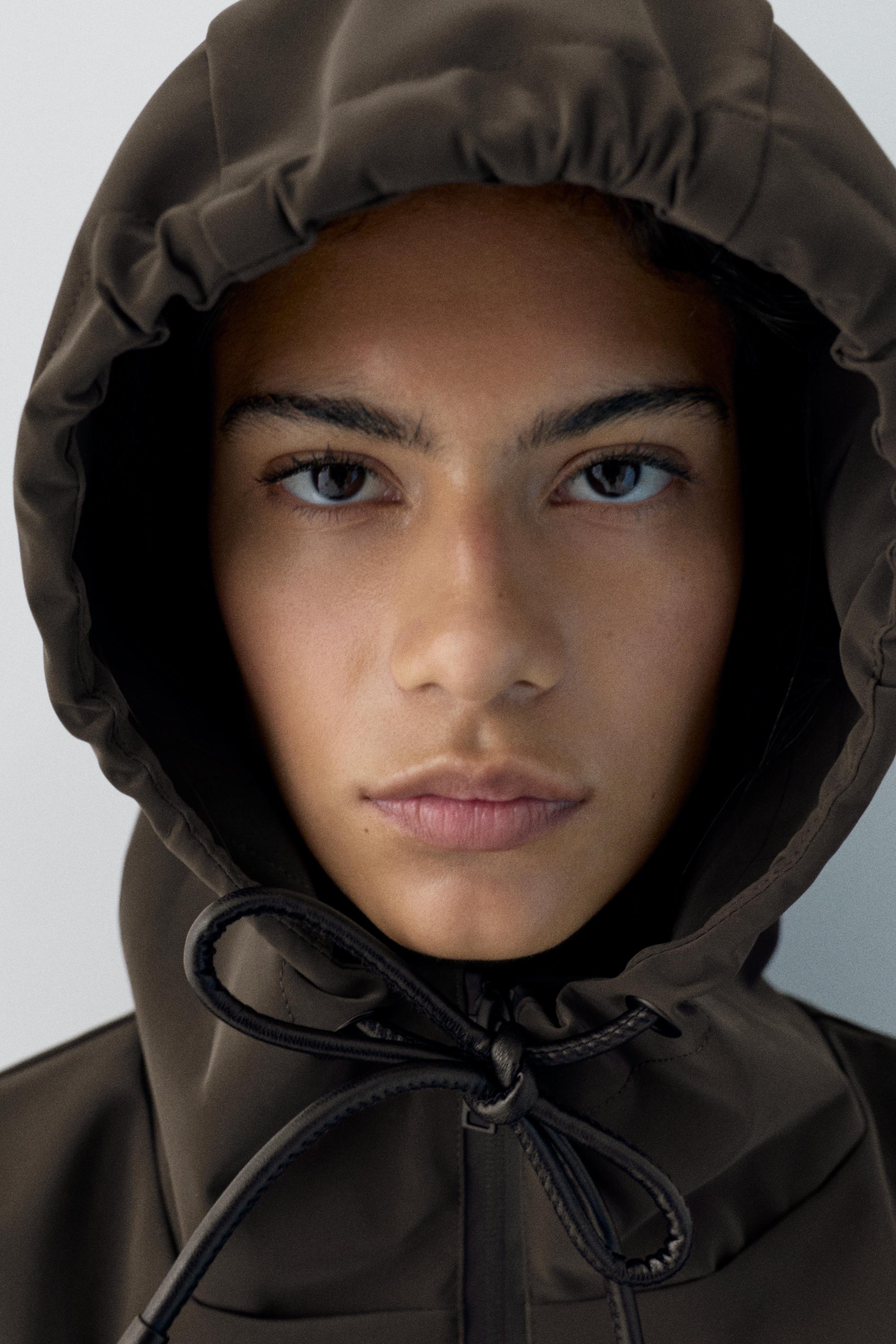 Kısa kapüşonlu yağmurluk - Görsel 9