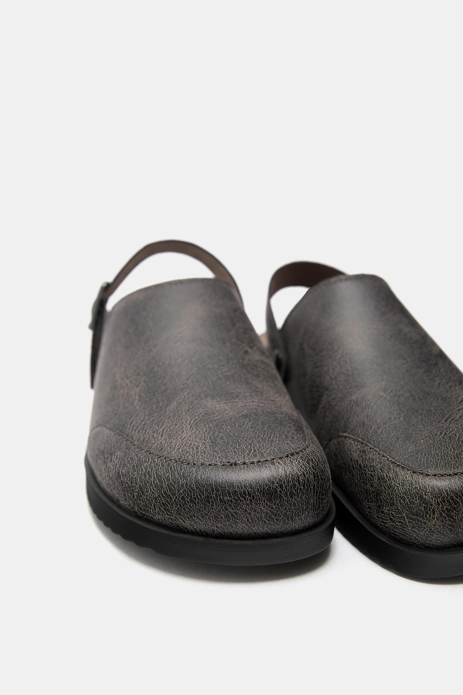 STWD distressed clogs — Brown