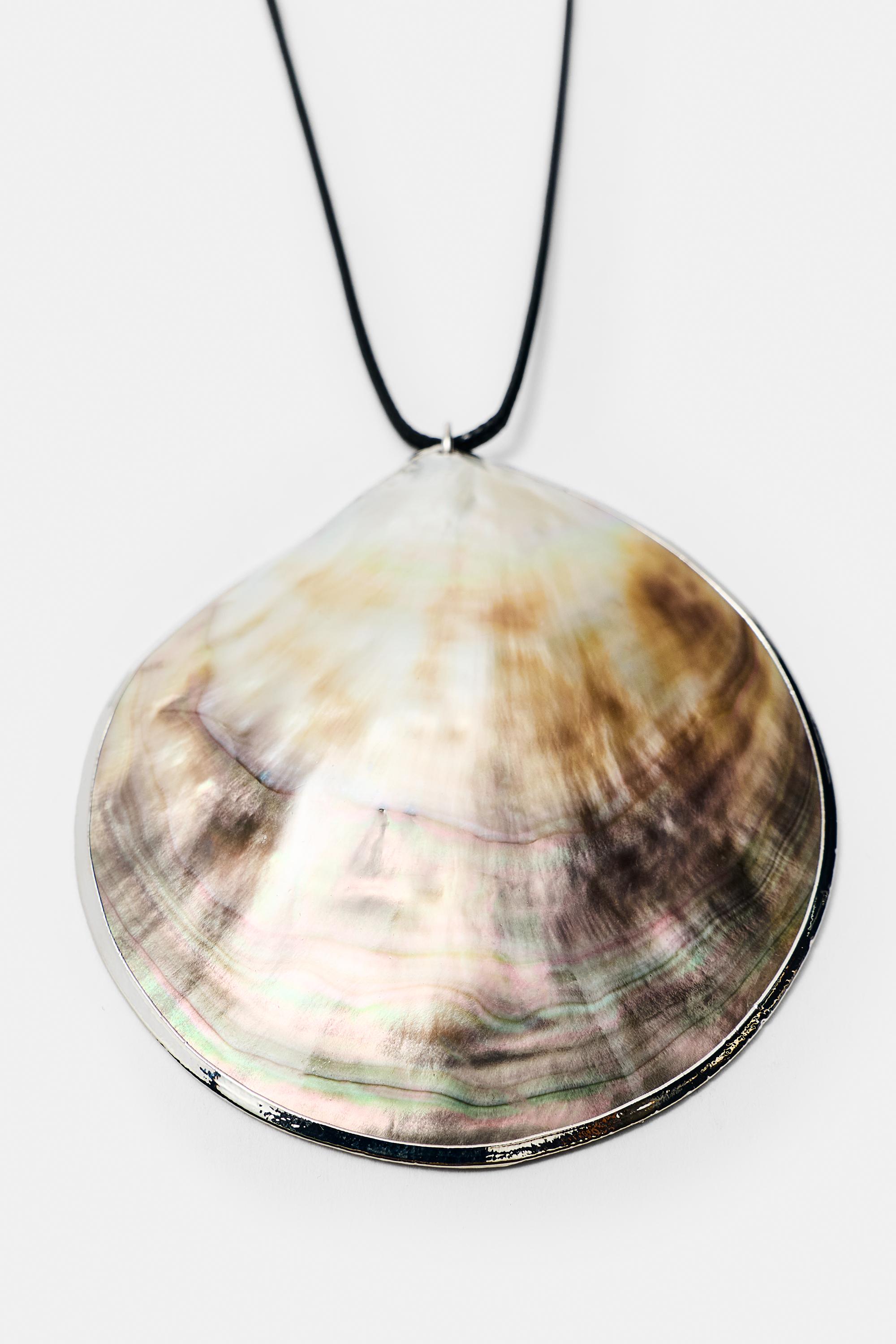 Maxi seashell necklace — Grey