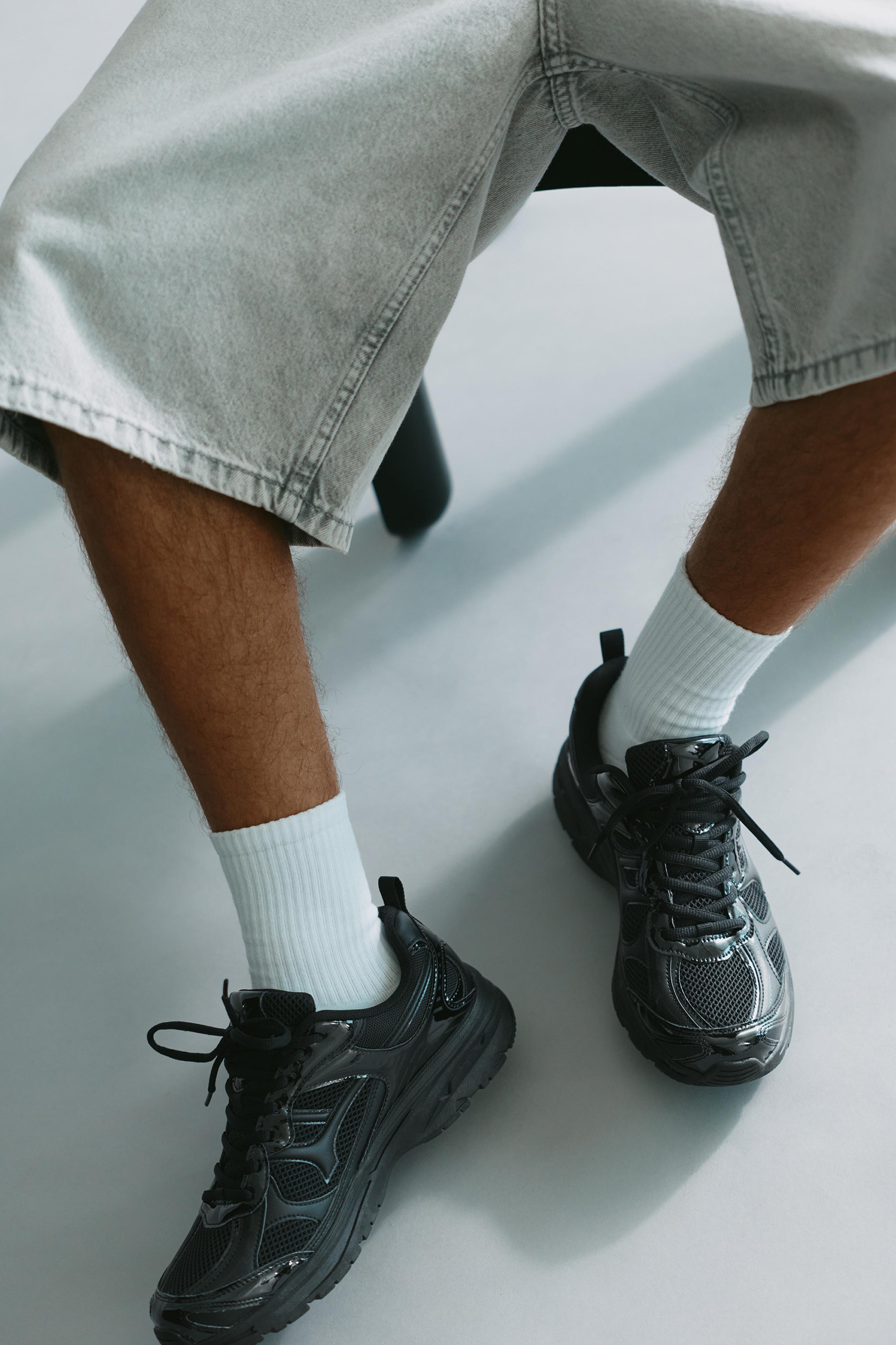 Multi-piece trainers — Black