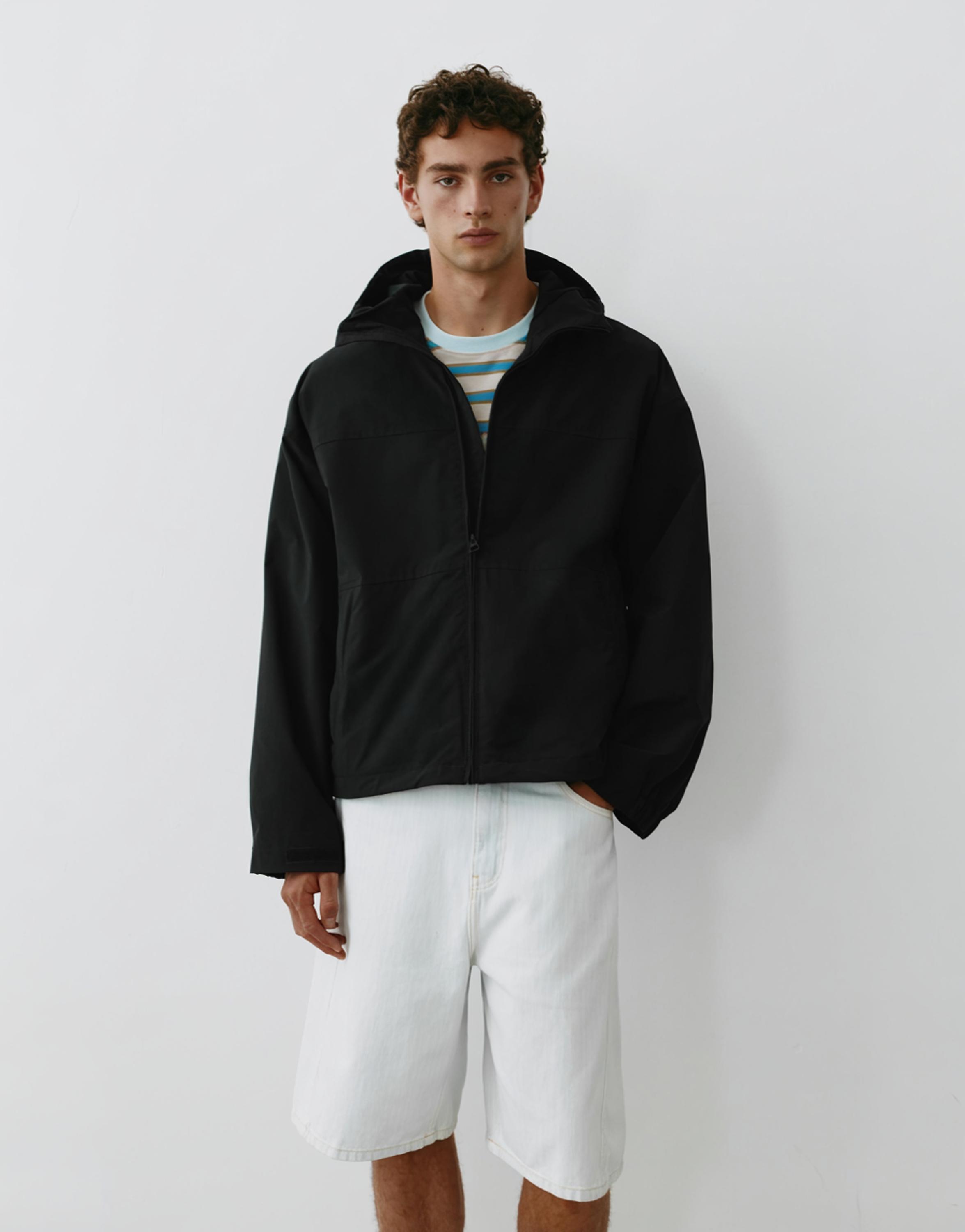 Pull&Bear Kapüşonlu hafif yağmurluk görsel 8