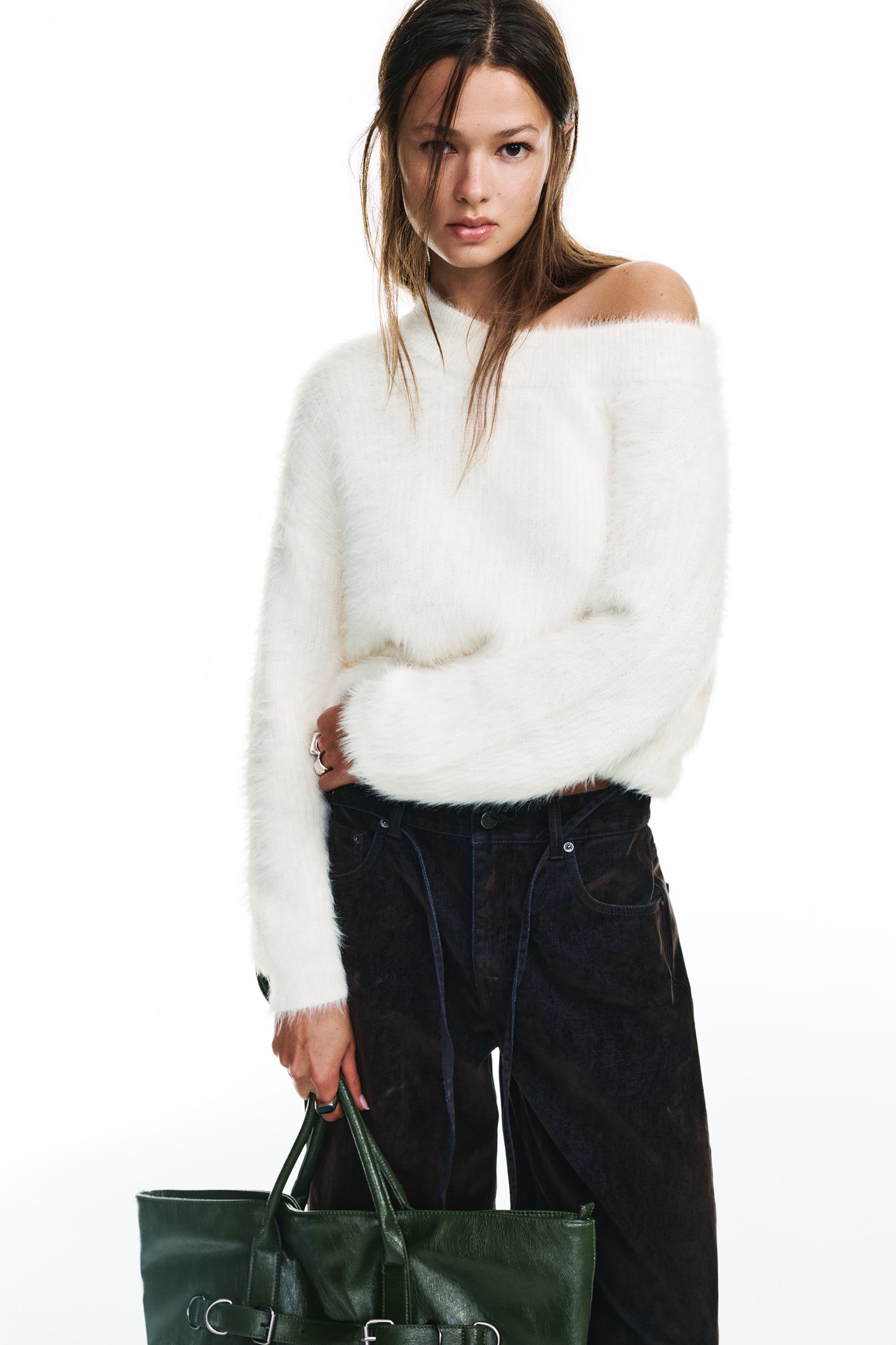Asymmetric faux fur sweater — Ecru