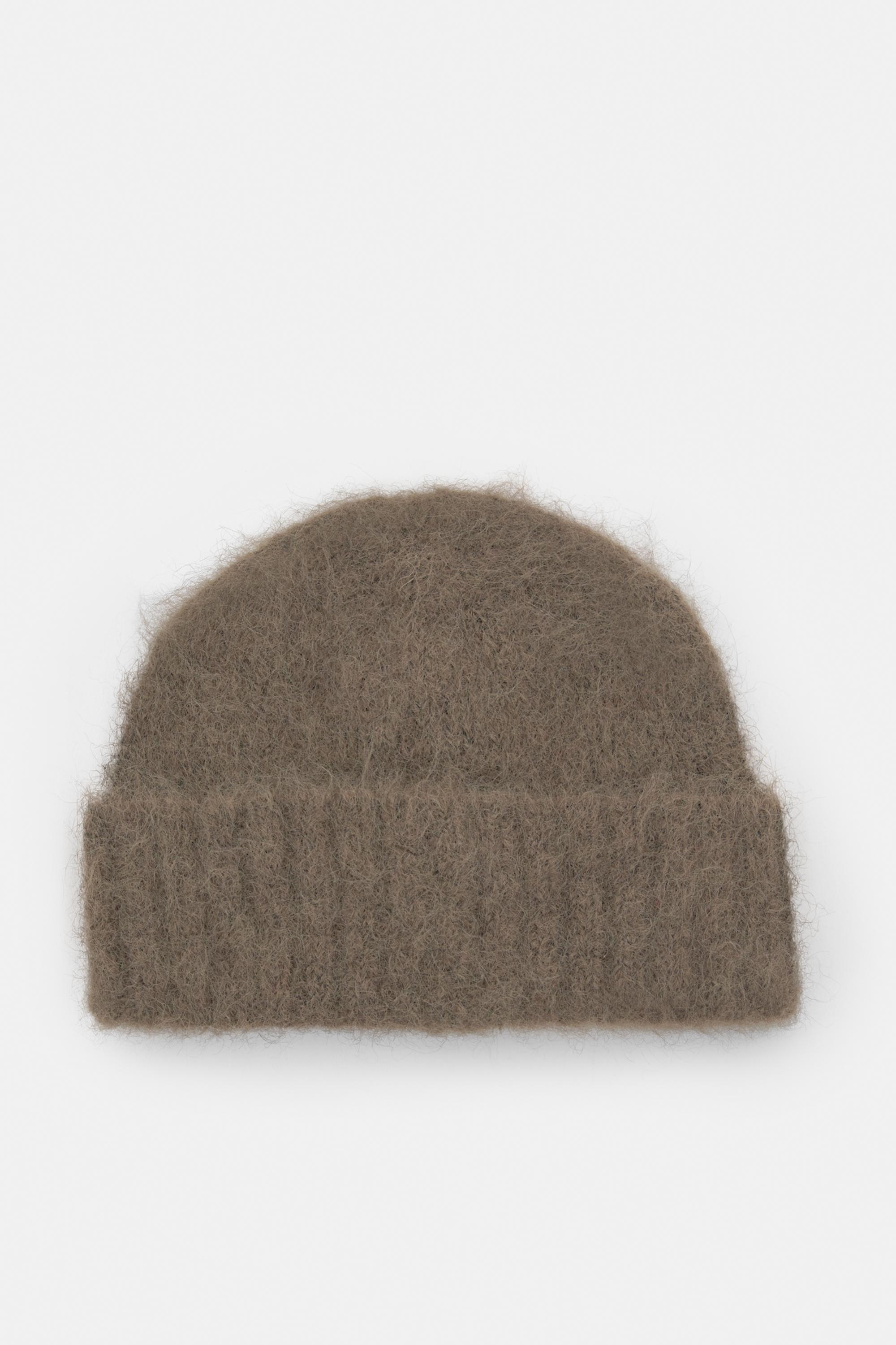Short Knitted beanie — Dark camel