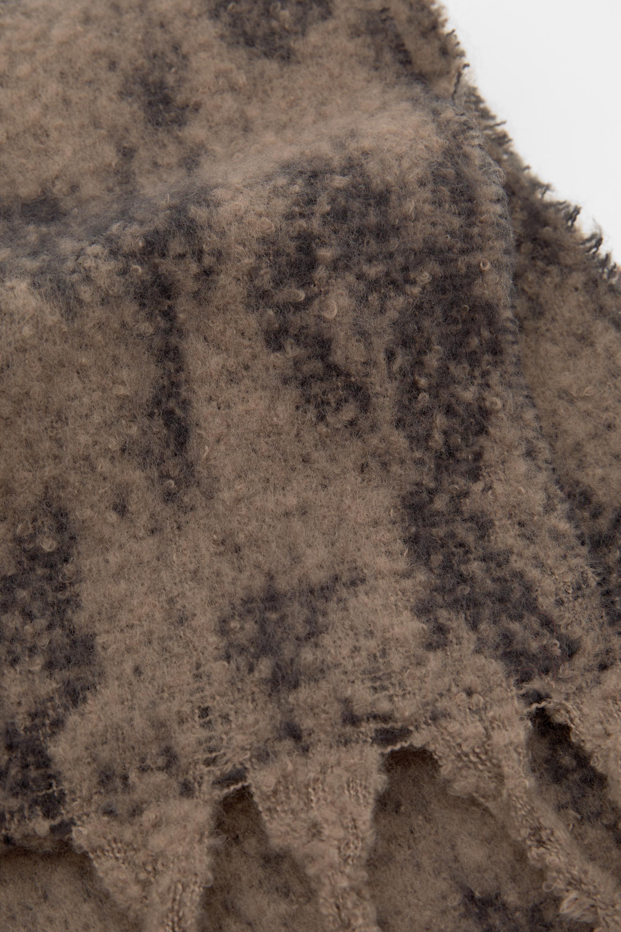 Printed scarf — Brown