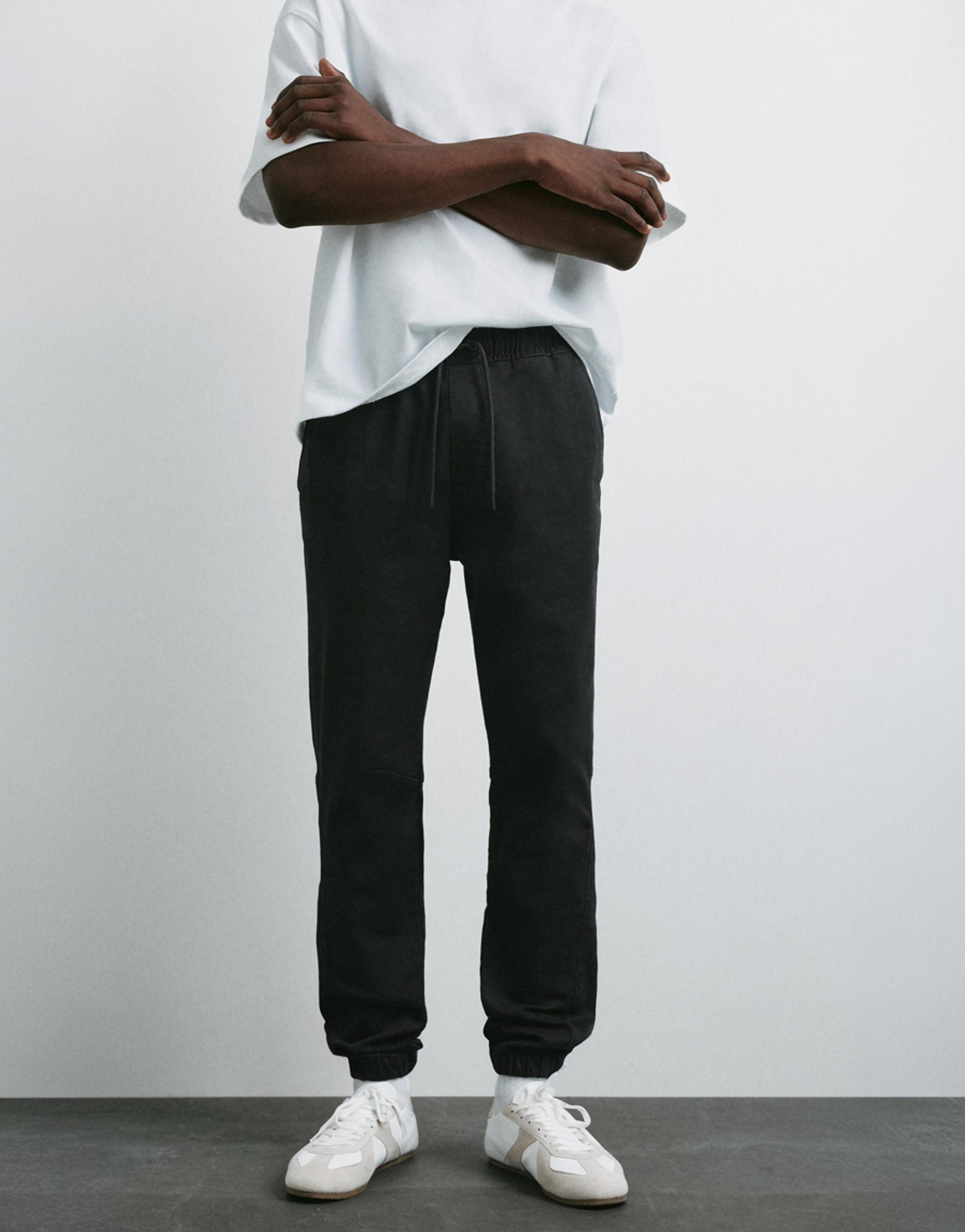 Regular fit jogging trousers — Black