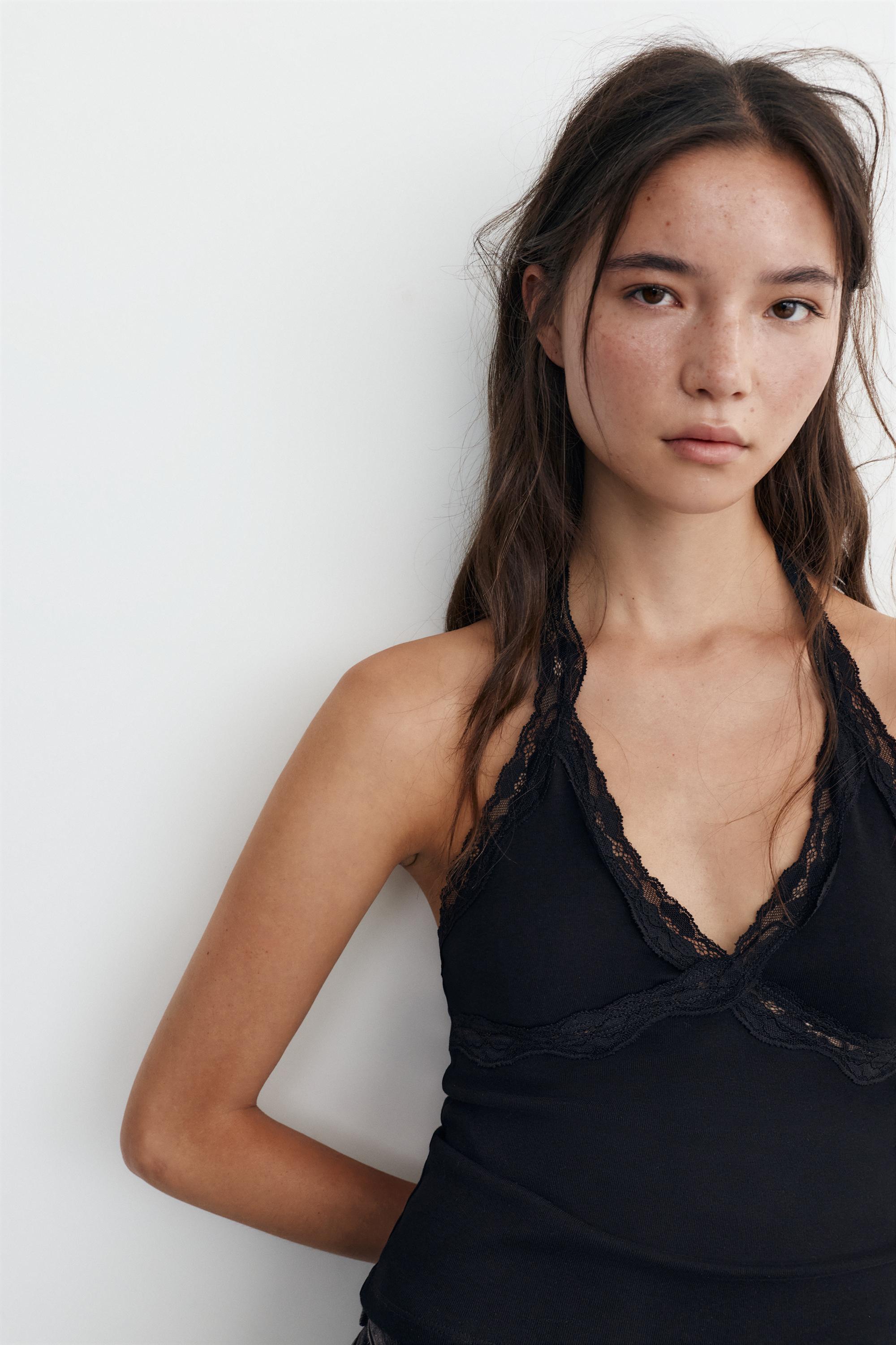 Lace-trimmed halter top — Black