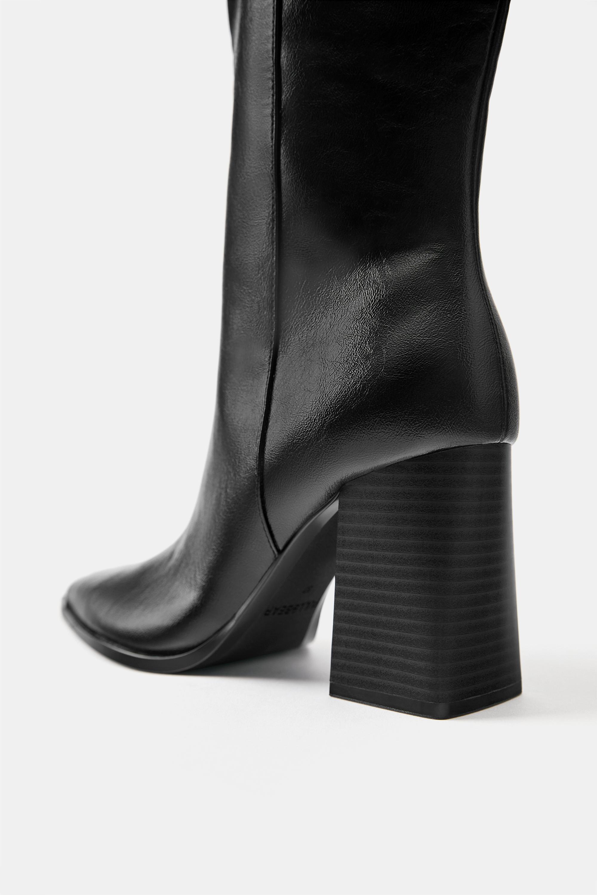 High-heel boots — Black