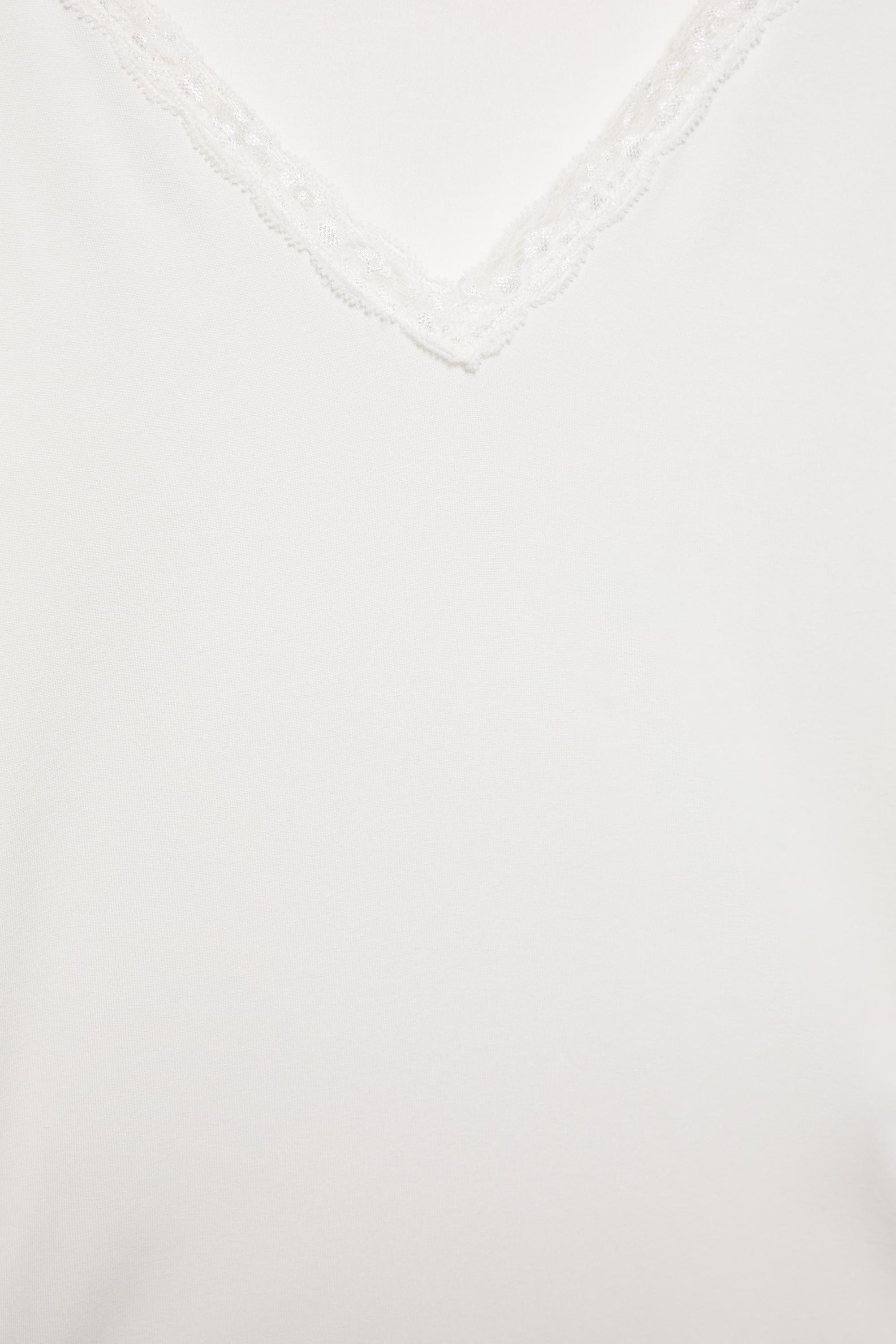 Lace trim neckline T-shirt — Off white