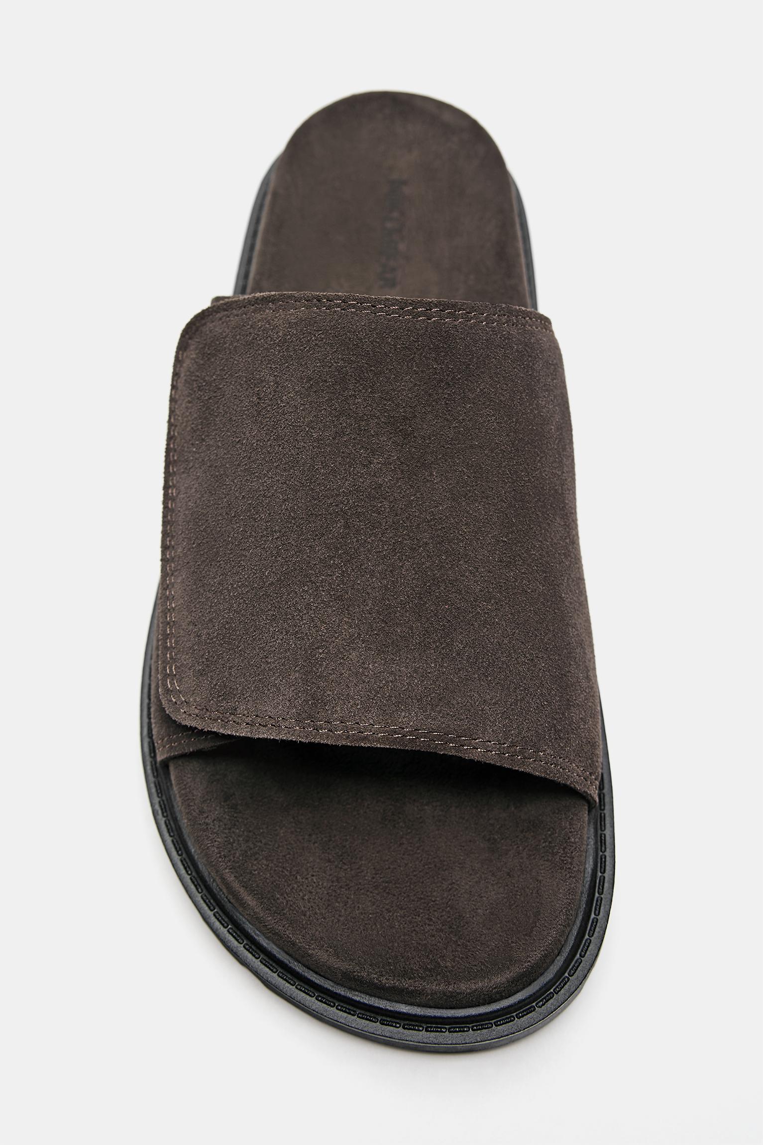 Flat leather sandals — Brown