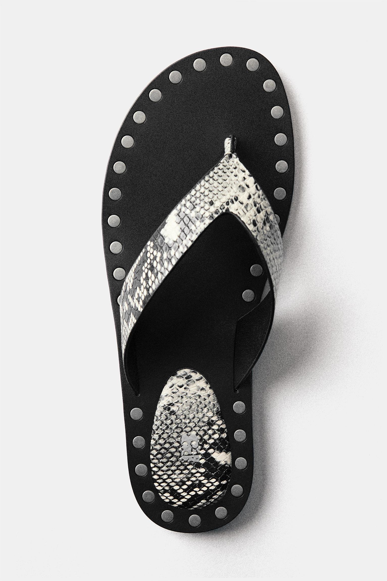 Flat studded sandals — Contrast