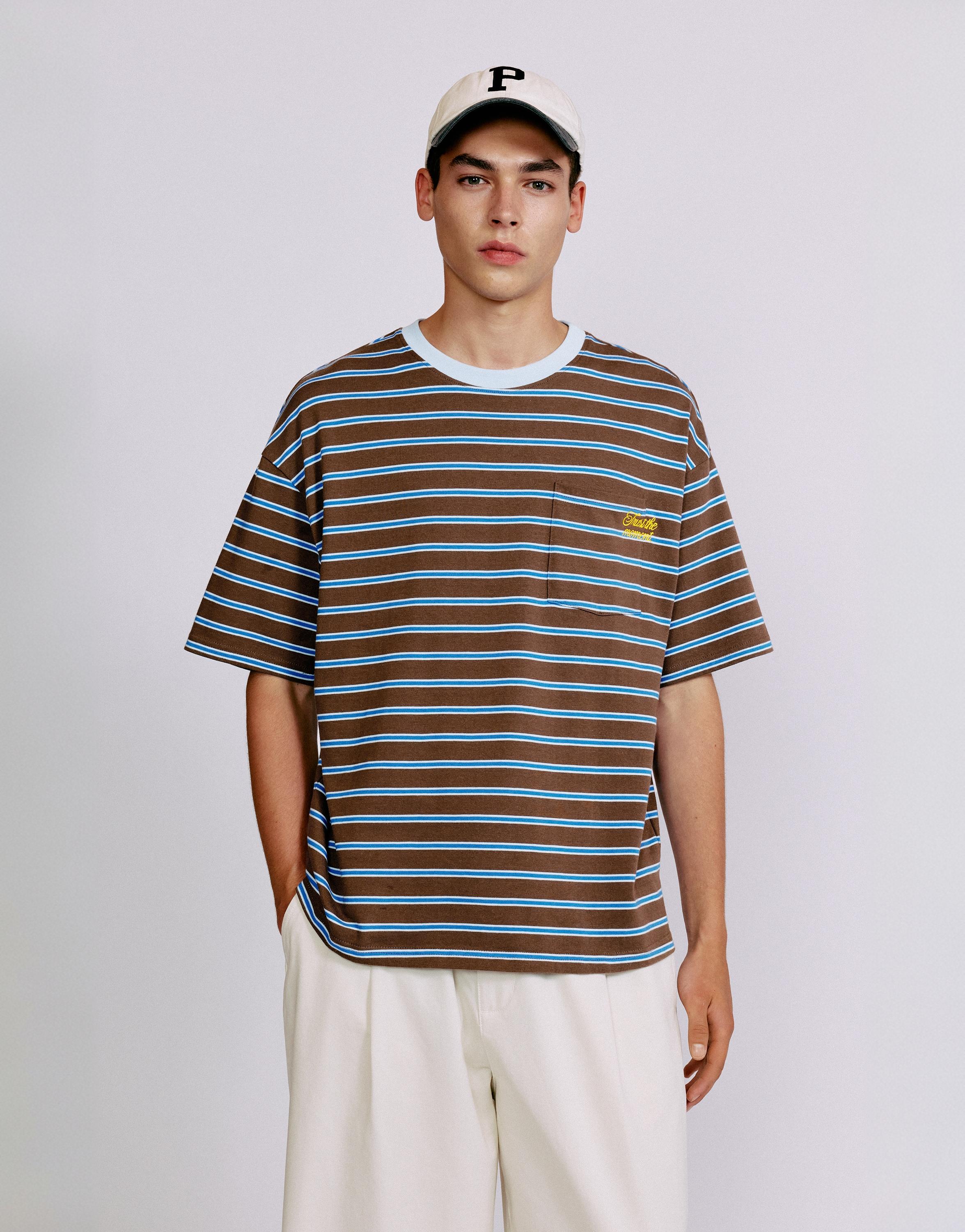 Striped T-shirt with text — Brown