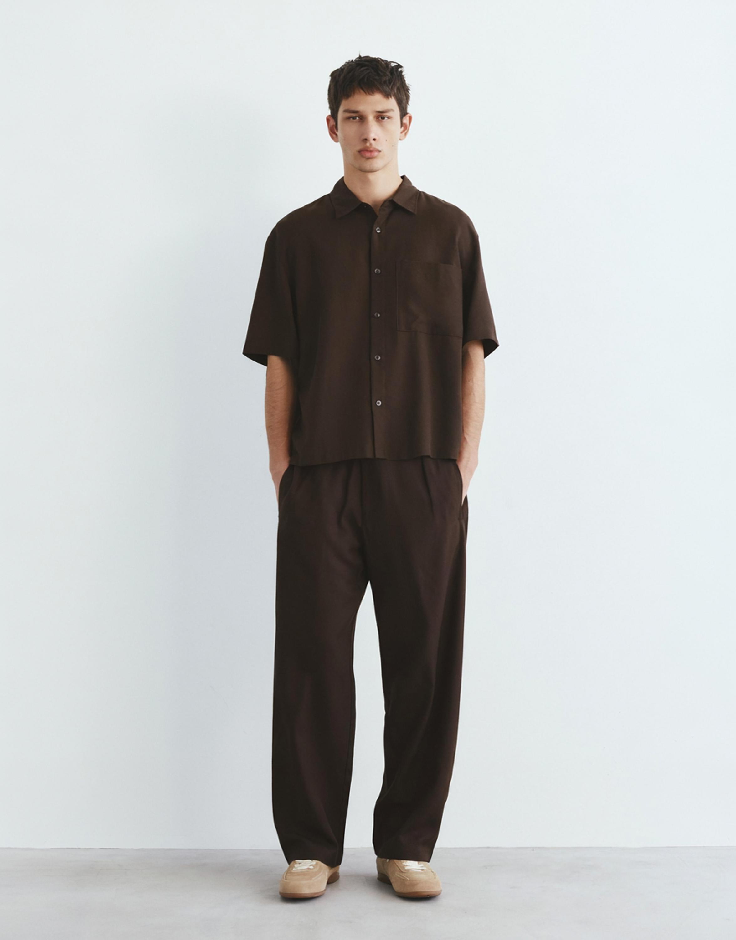 Short sleeve shirt with pocket — Chocolate