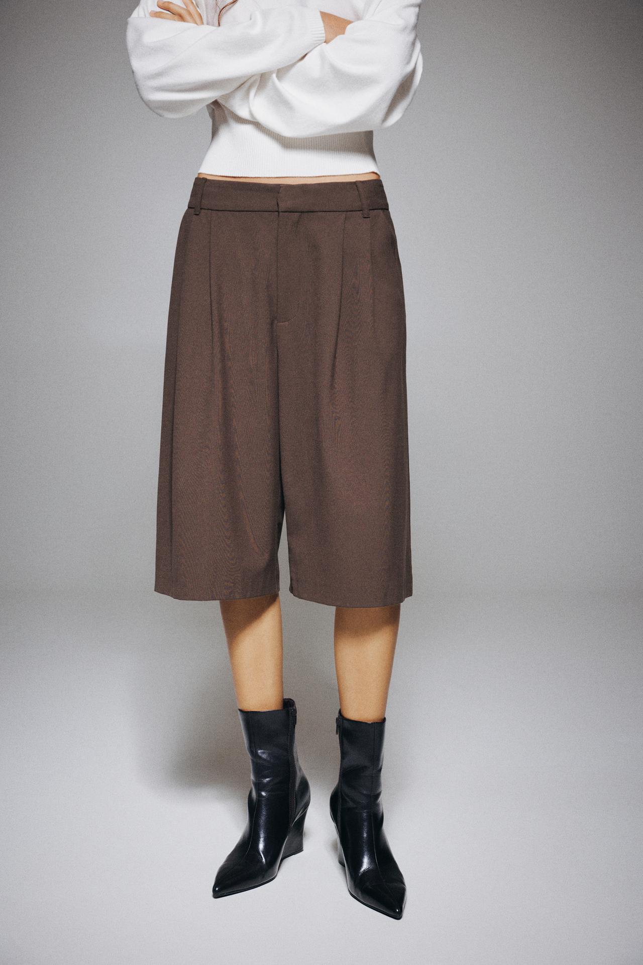 Tailored fit tailored bermuda shorts with pleats — Brown