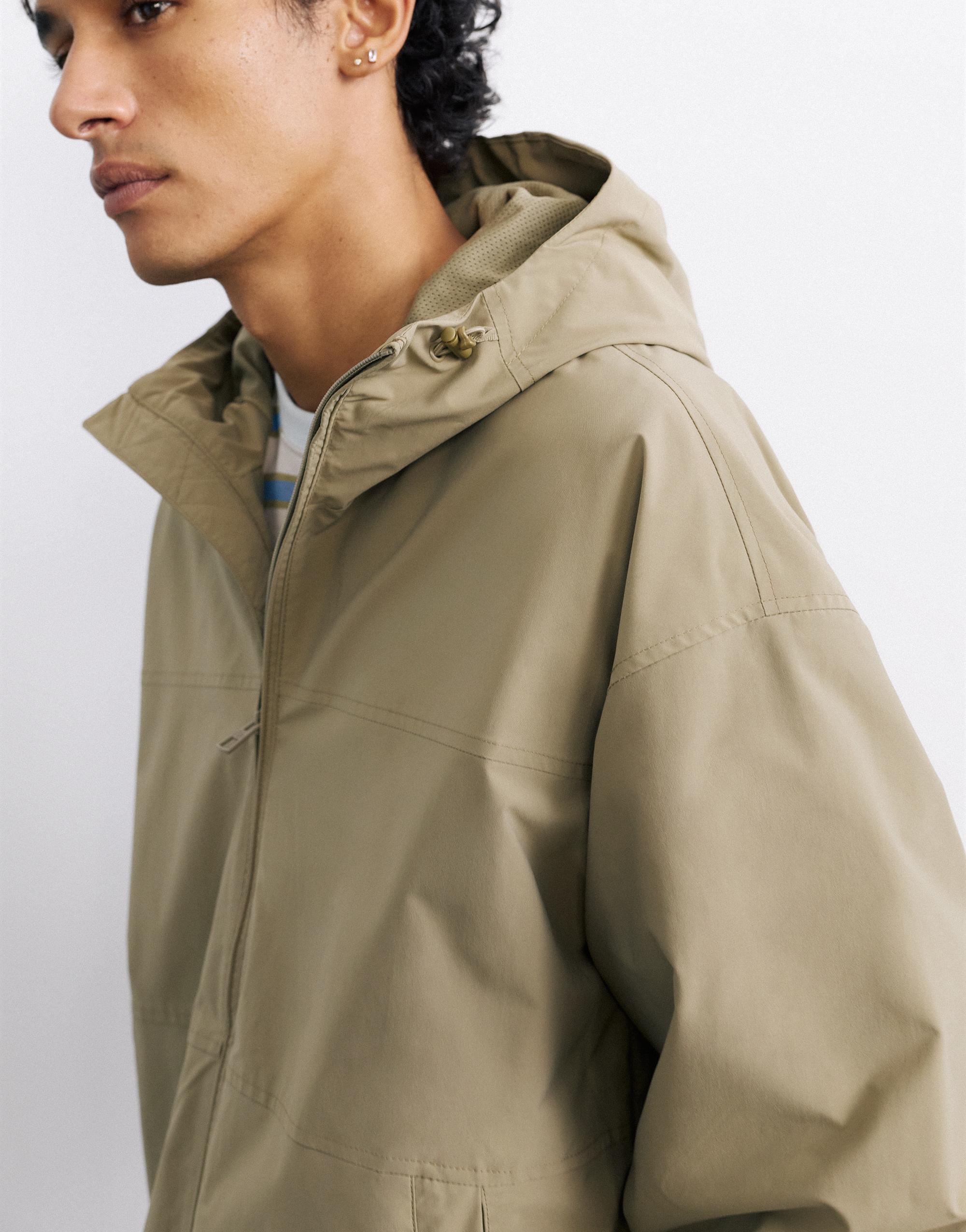 Lightweight hooded raincoat — Sand