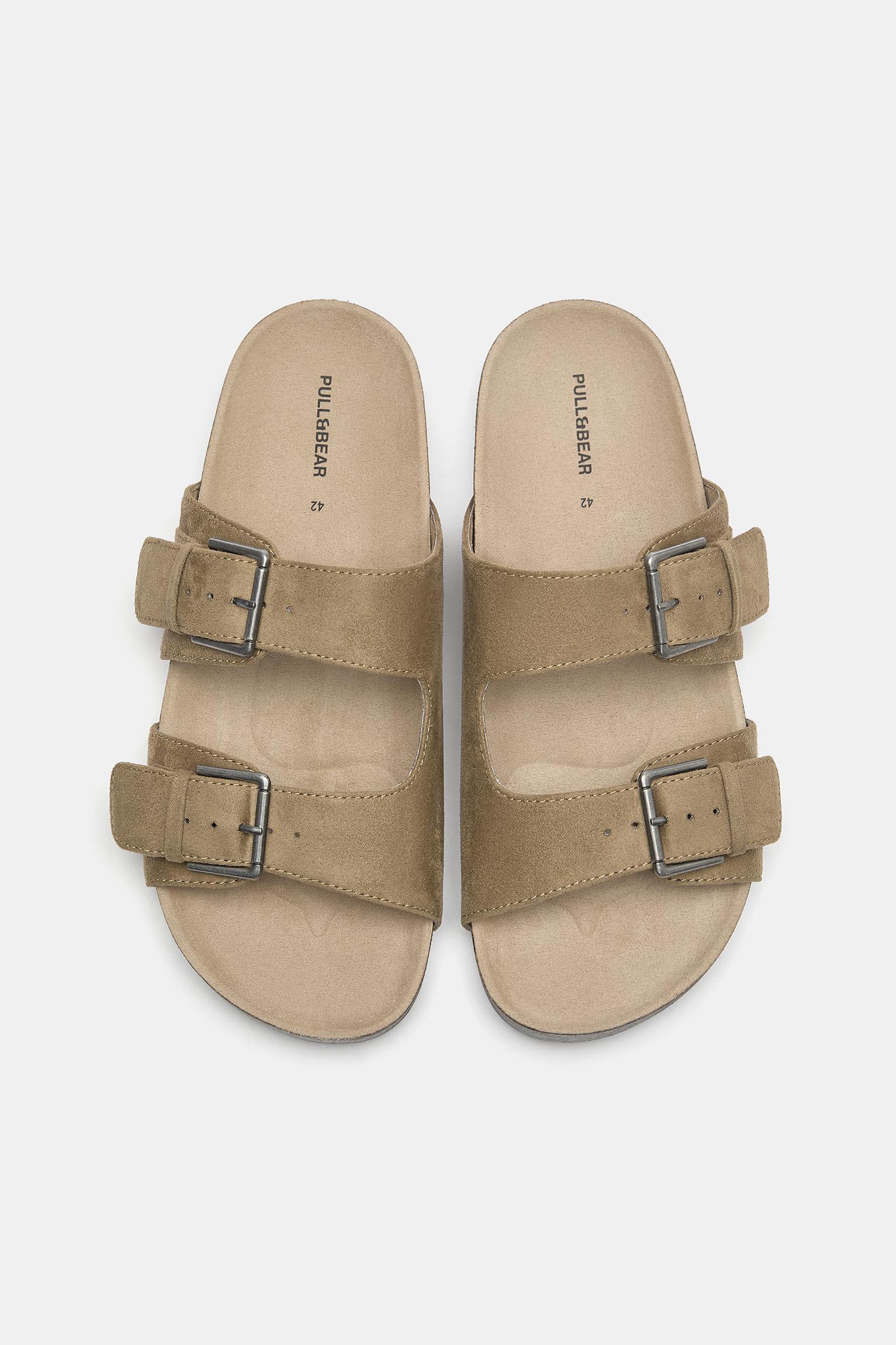 Buckled sandals — Ecru