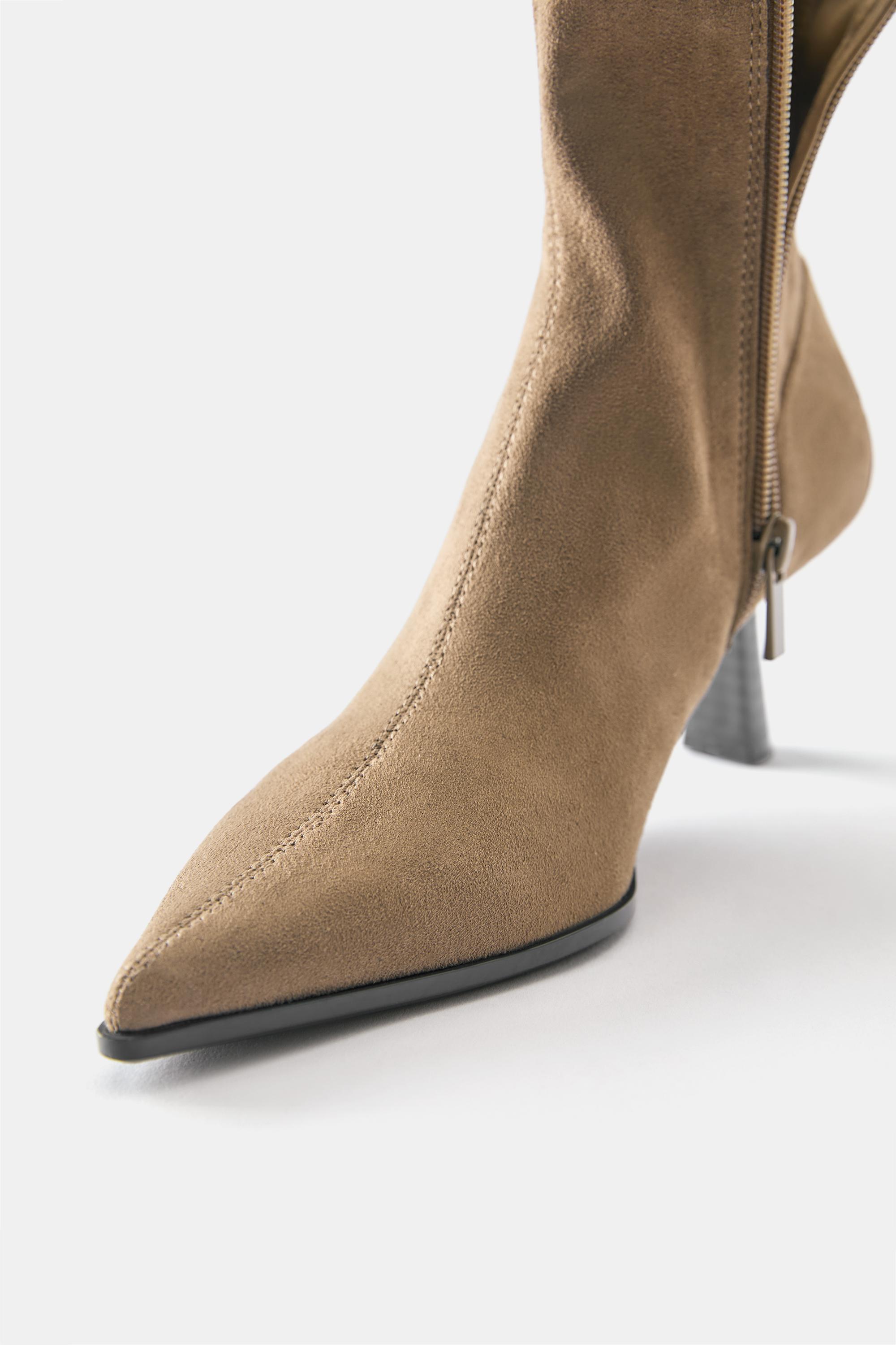 Stretch heel ankle boots — Taupe