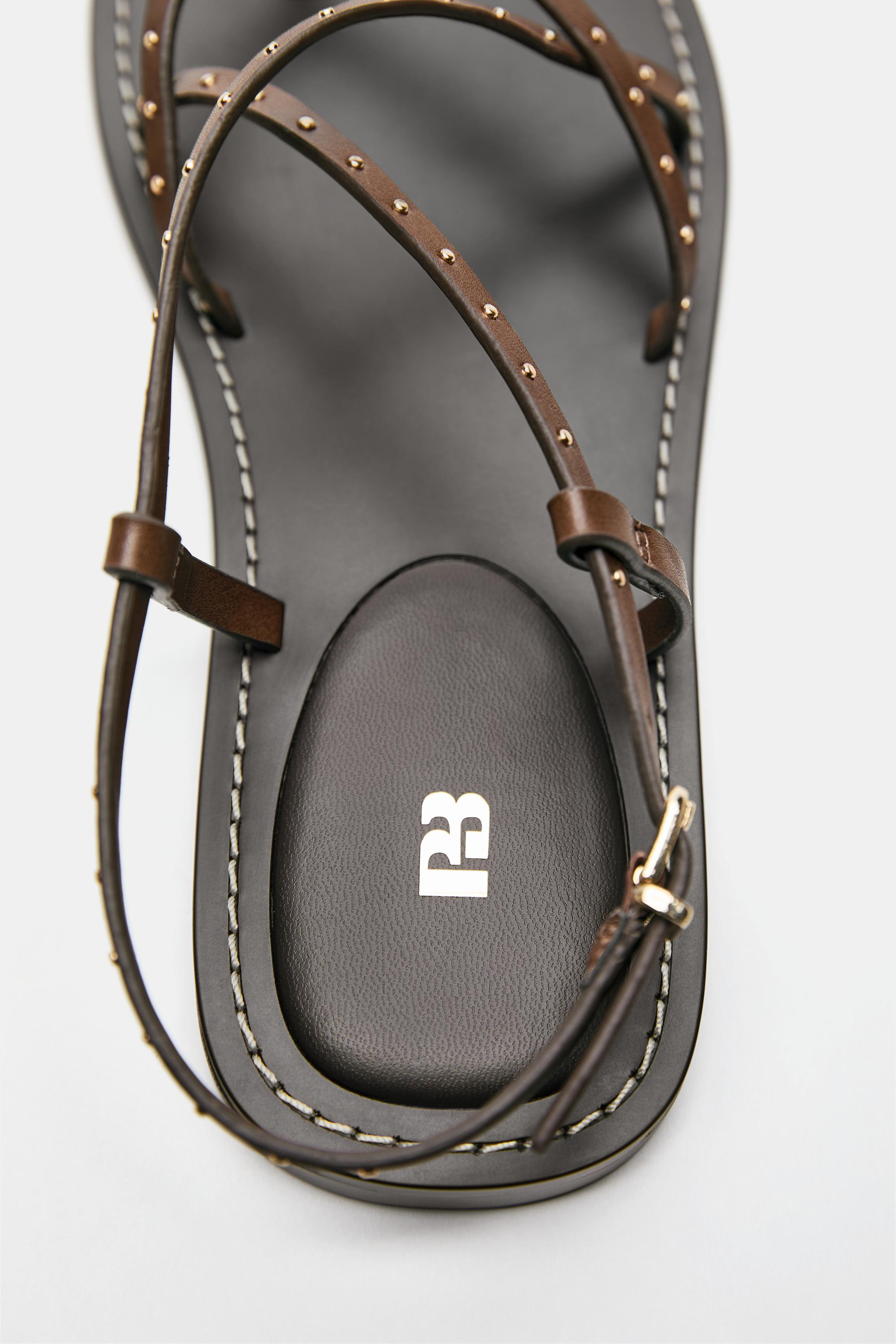 Flat studded sandals — Brown