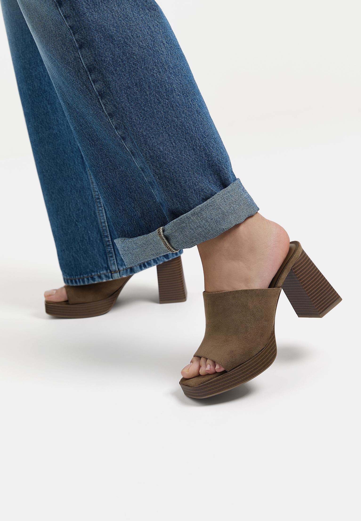 Heeled clogs — Brown