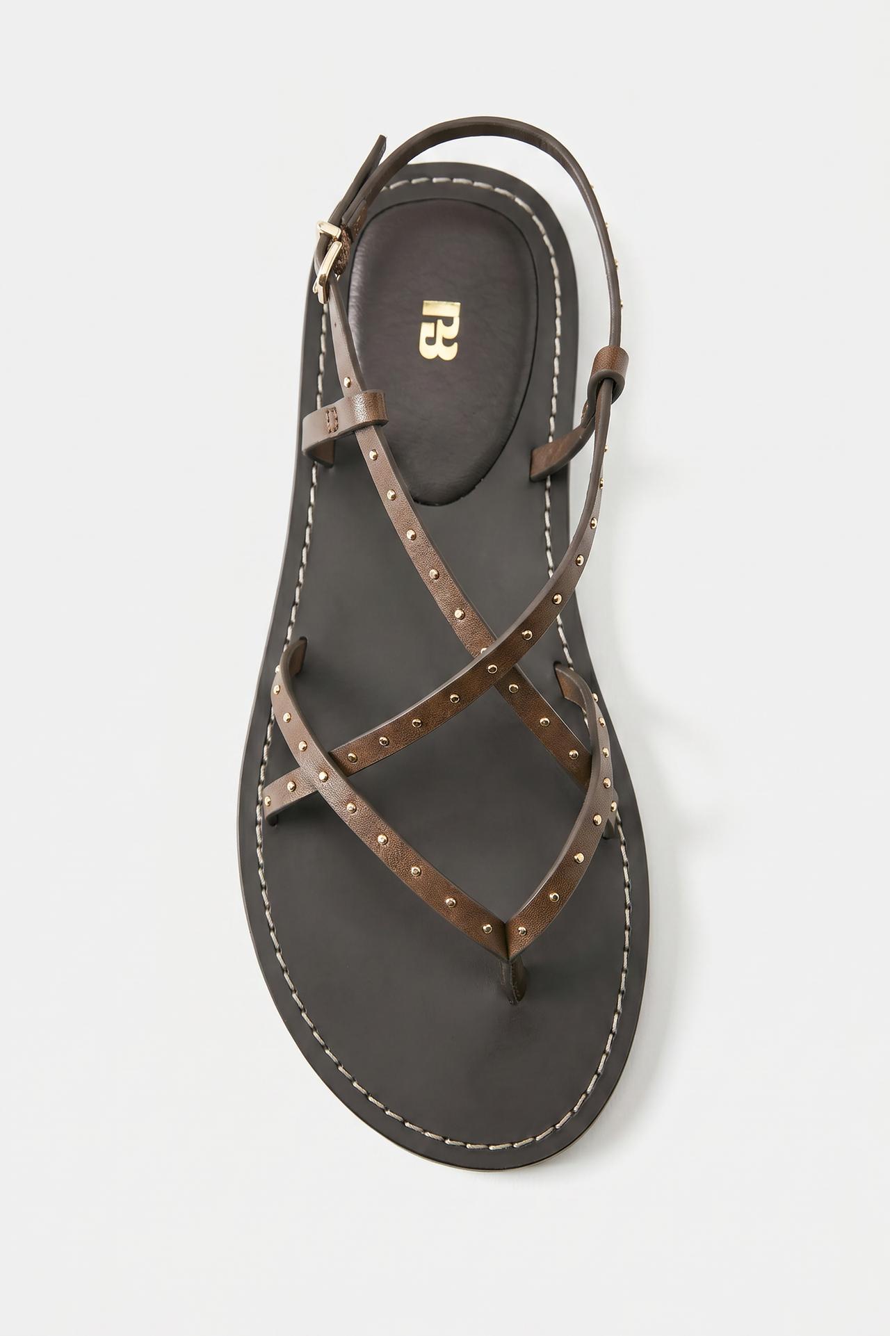 Flat studded sandals — Brown