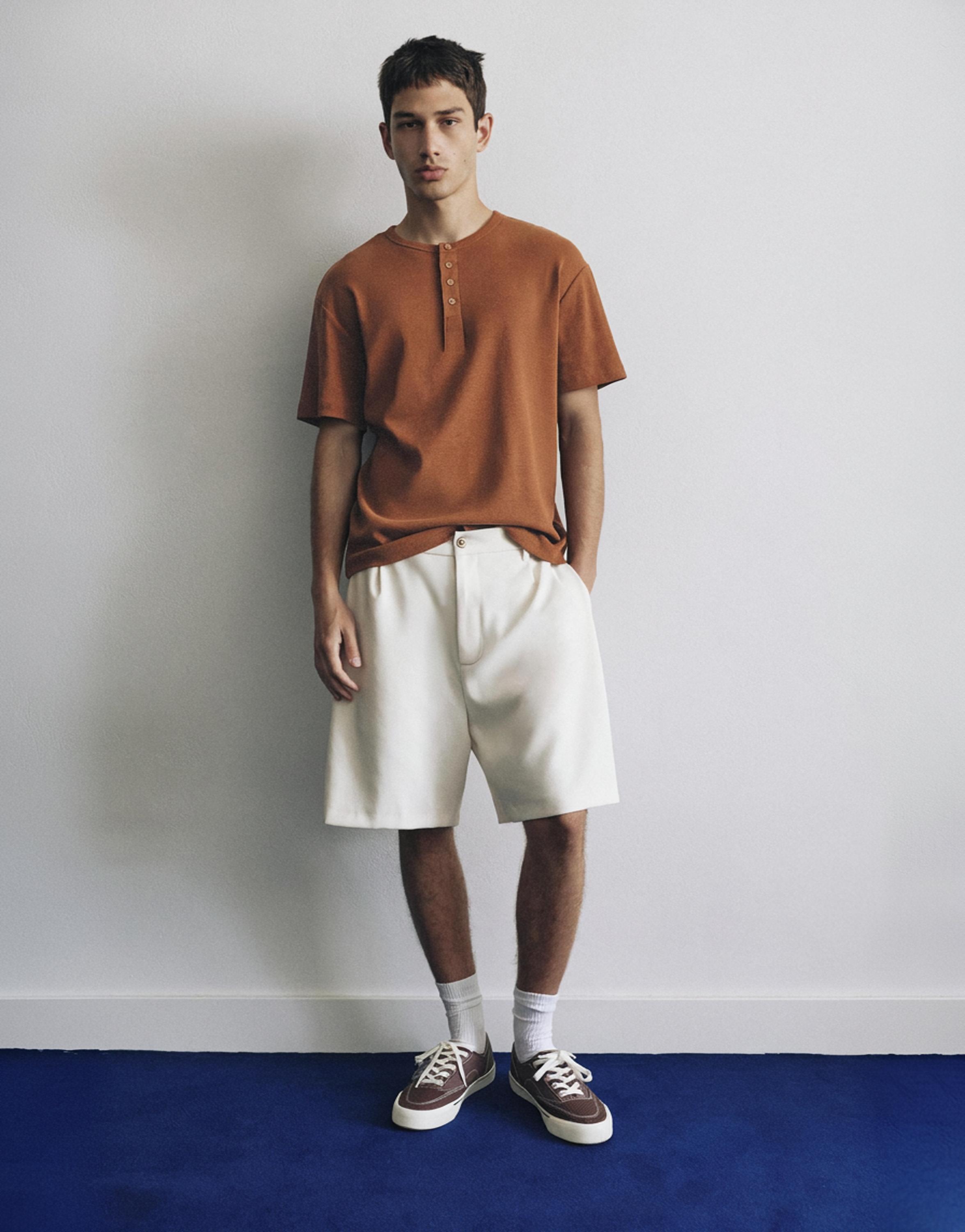 Slim-fit Henley T-shirt — Brown