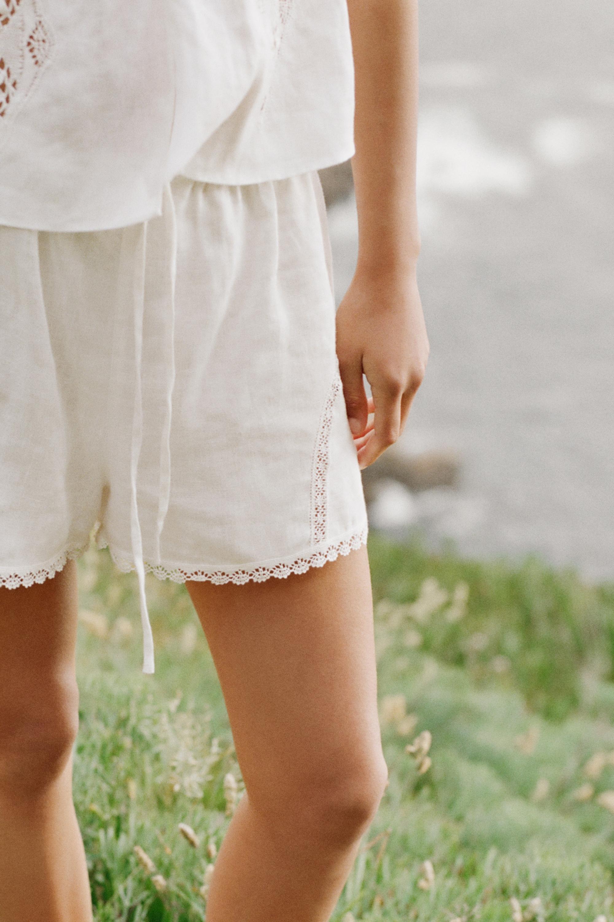 100% linen Encaixe de Camariñas x Pull&Bear shorts — Off white