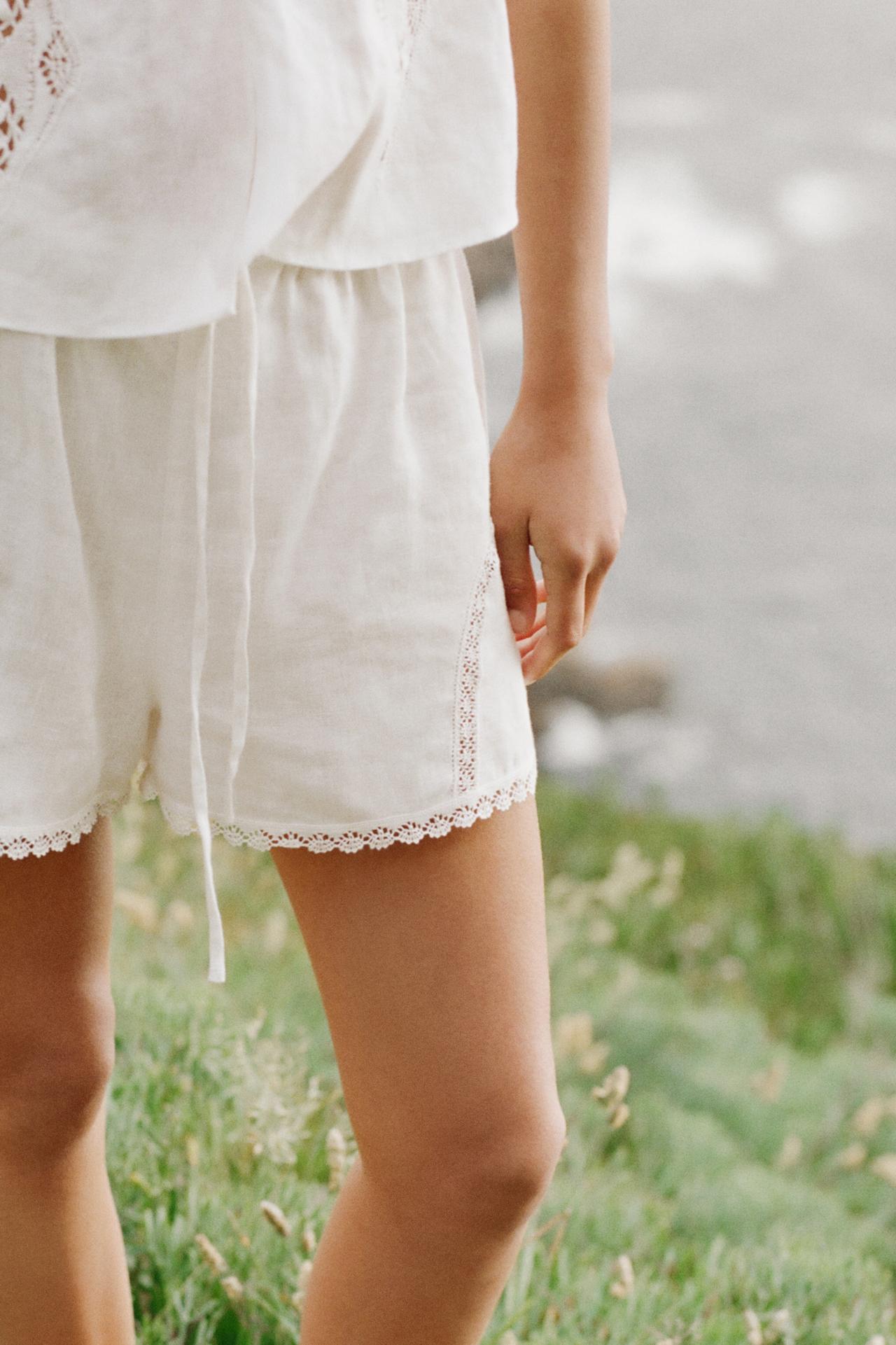 100% linen Encaixe de Camariñas x Pull&Bear shorts — Off white