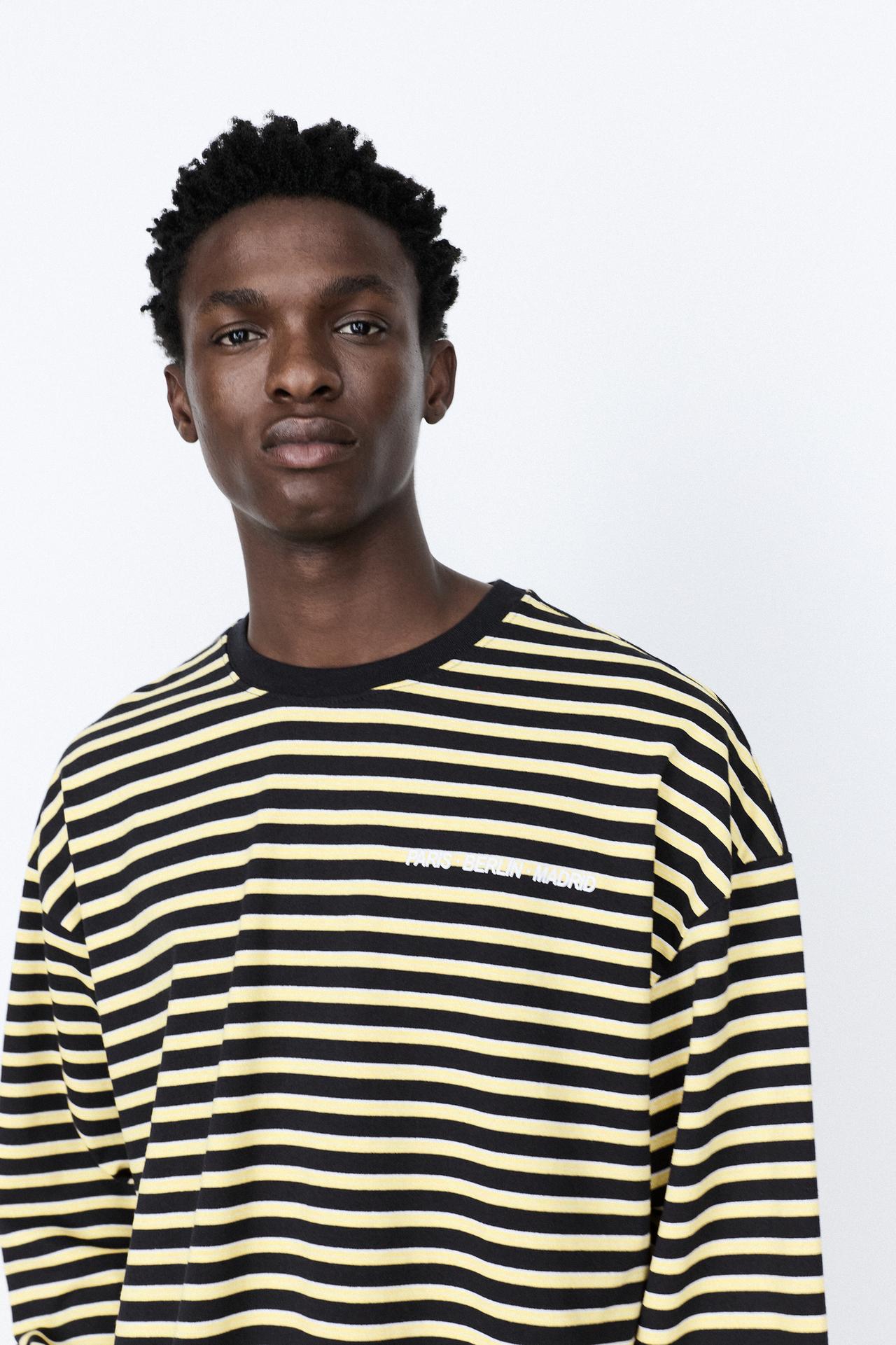 Striped T-shirt with text — Yellow