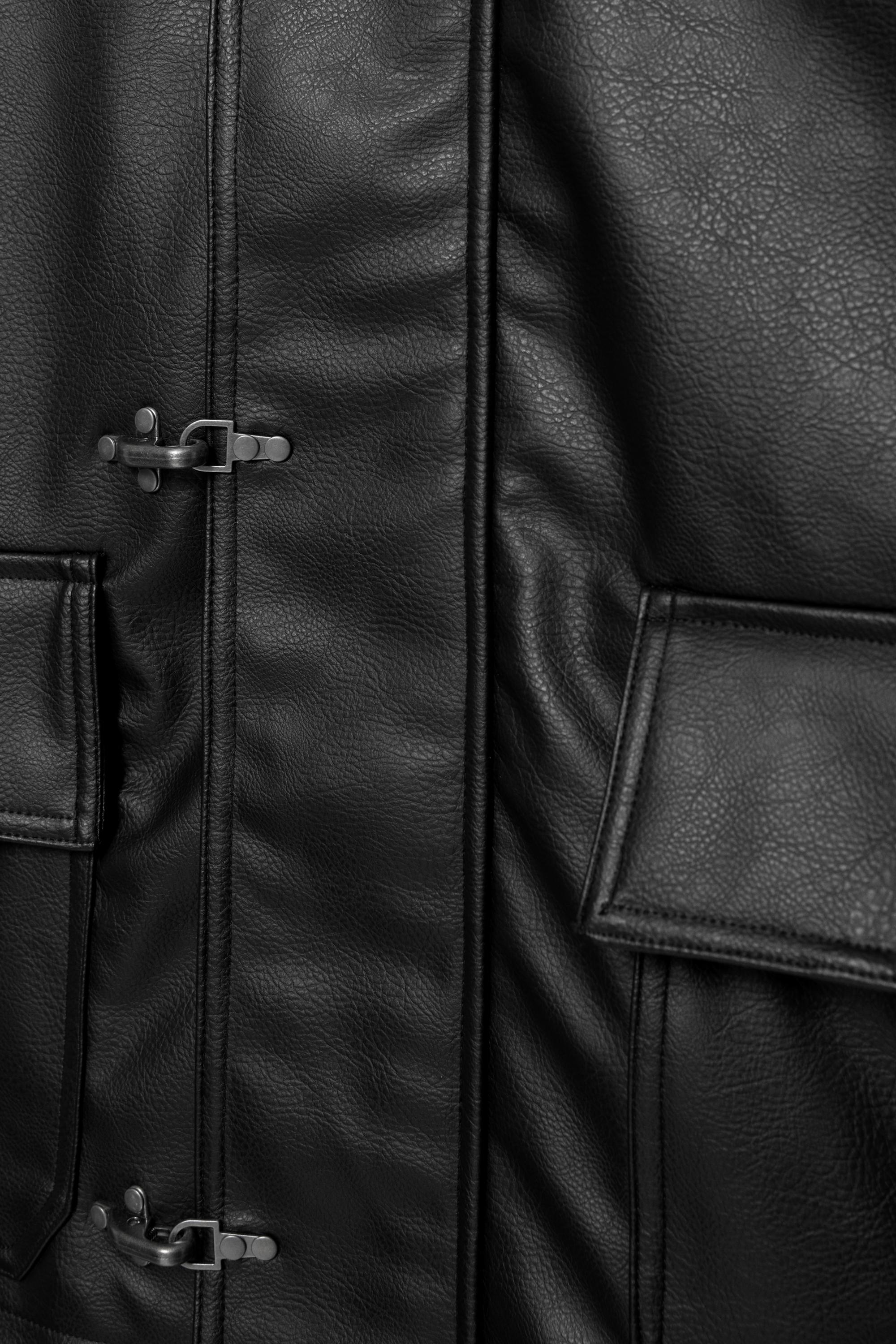 Süslü düğmeli suni deri ceket - Görsel 4