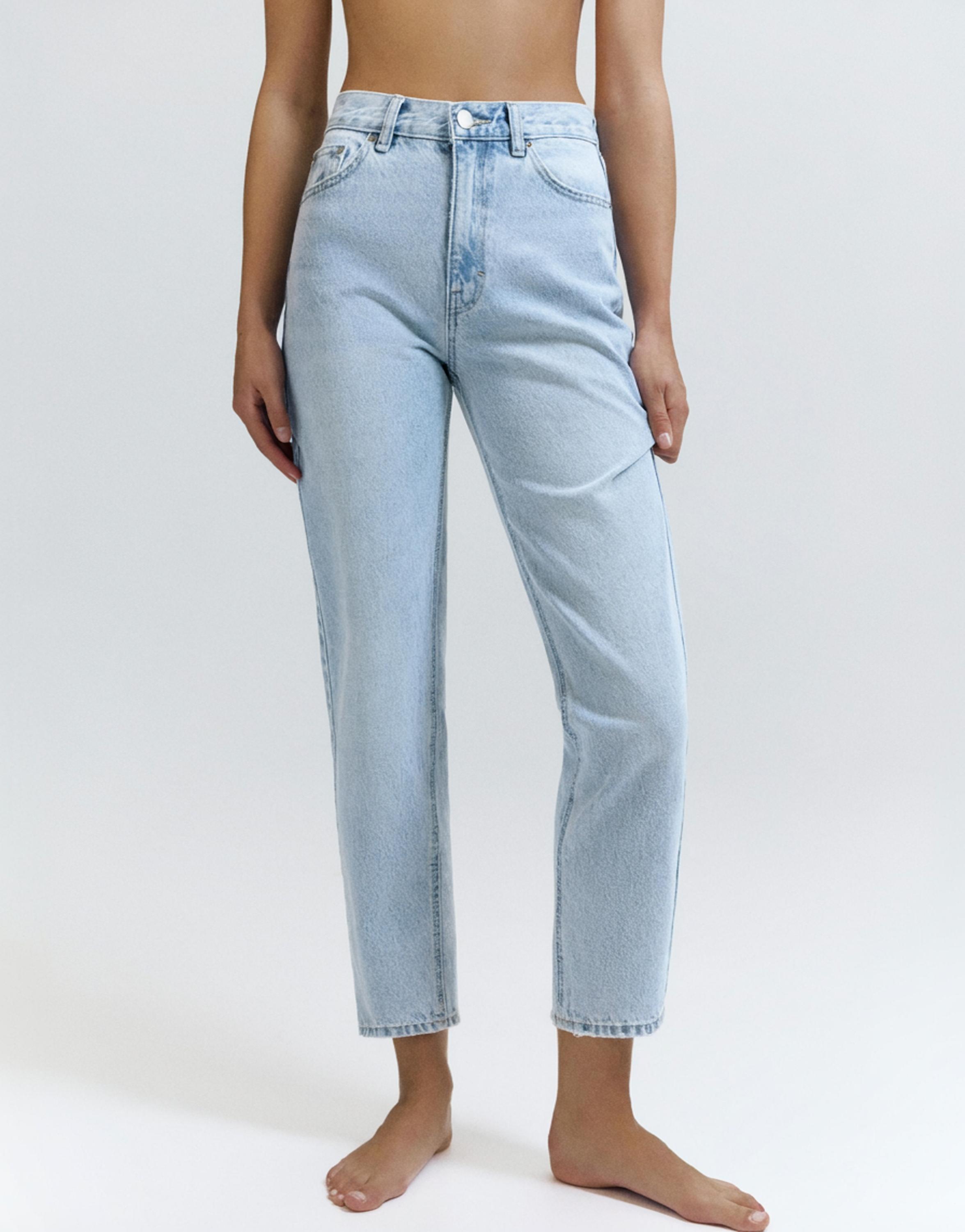 High-waist mom jeans — Pale blue