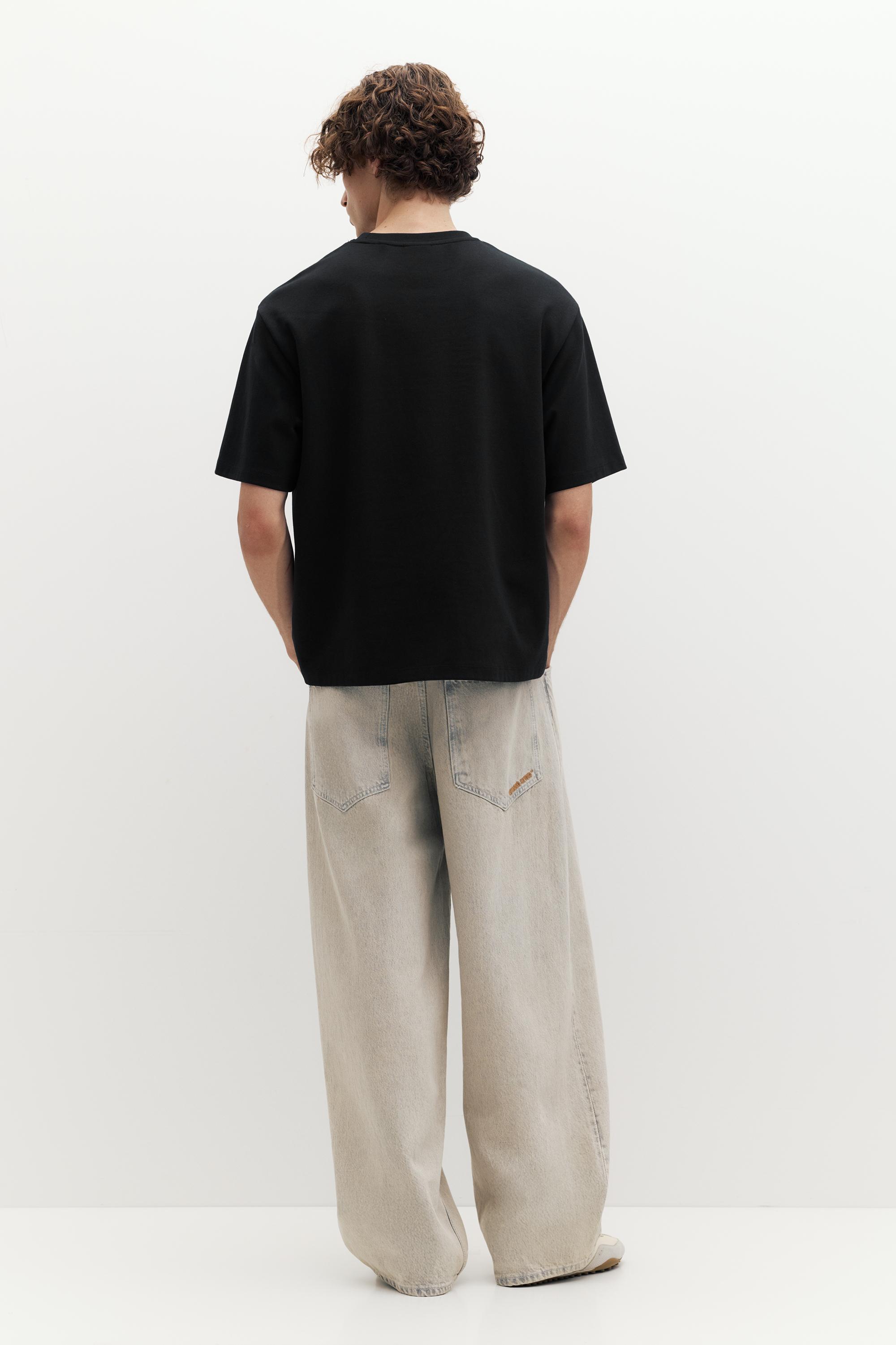 Boxy T-shirt — Black