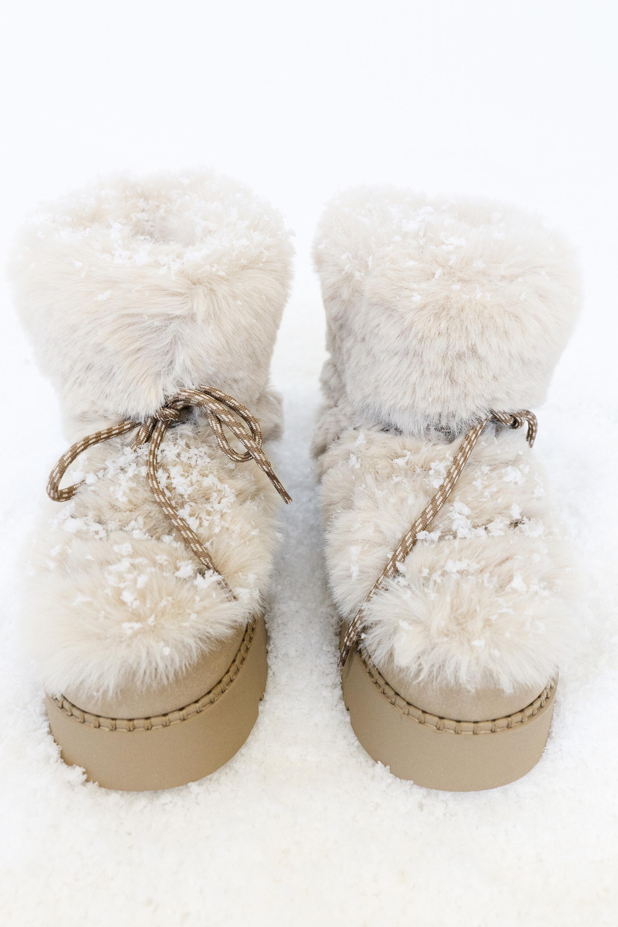 Flat faux fur boots — Ecru