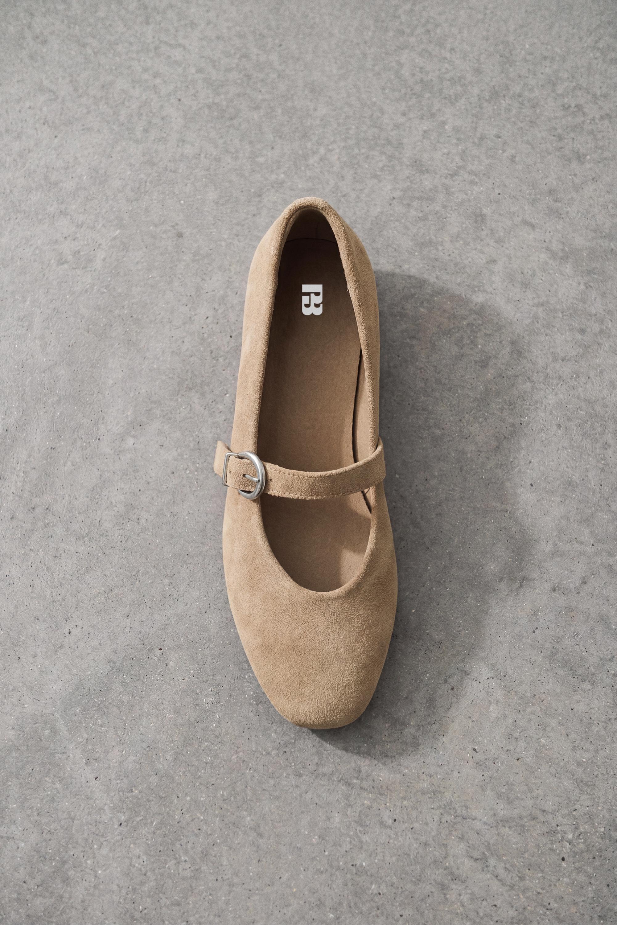 Leather ballerinas — Sand