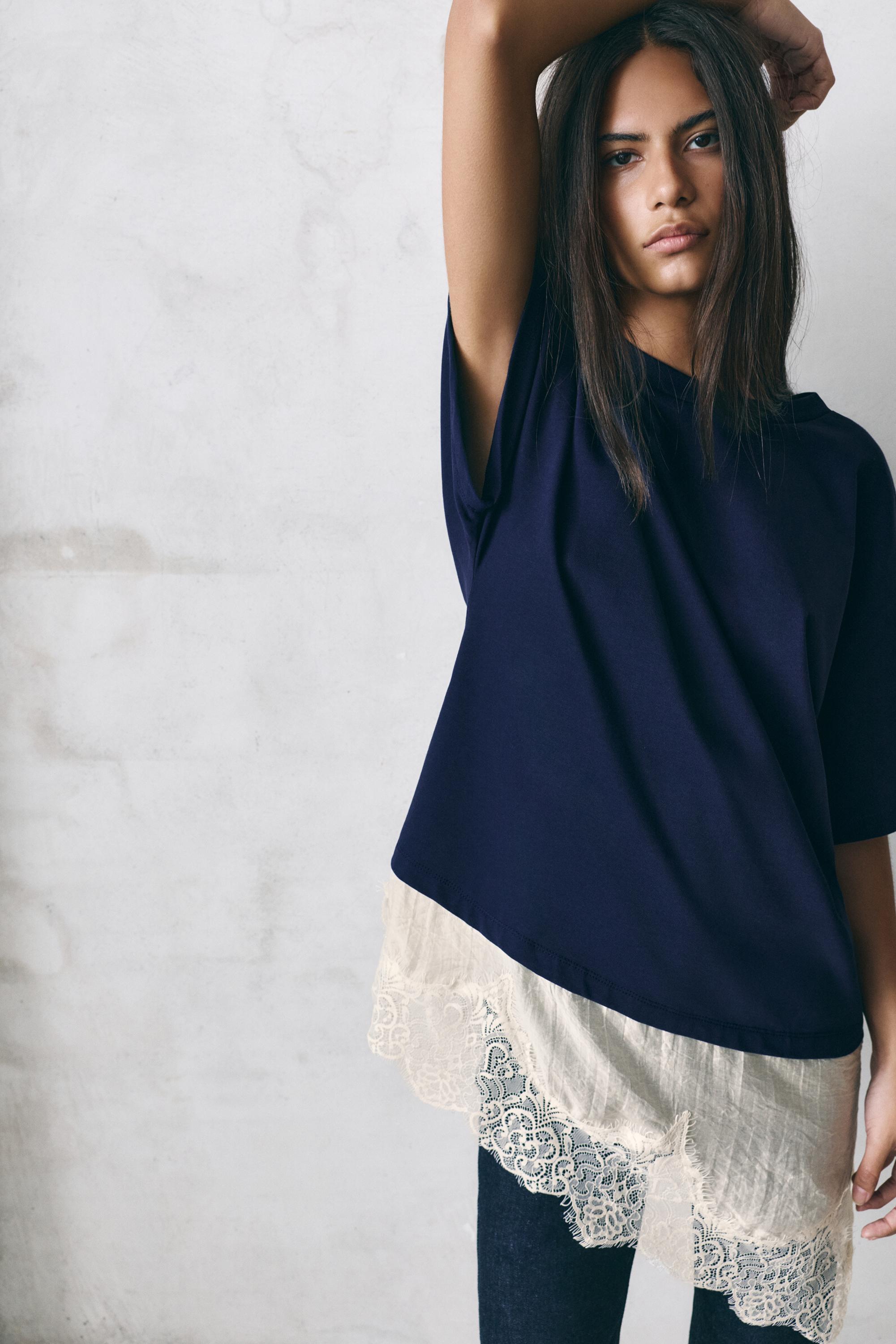 Contrast T-shirt with lace hem — Navy