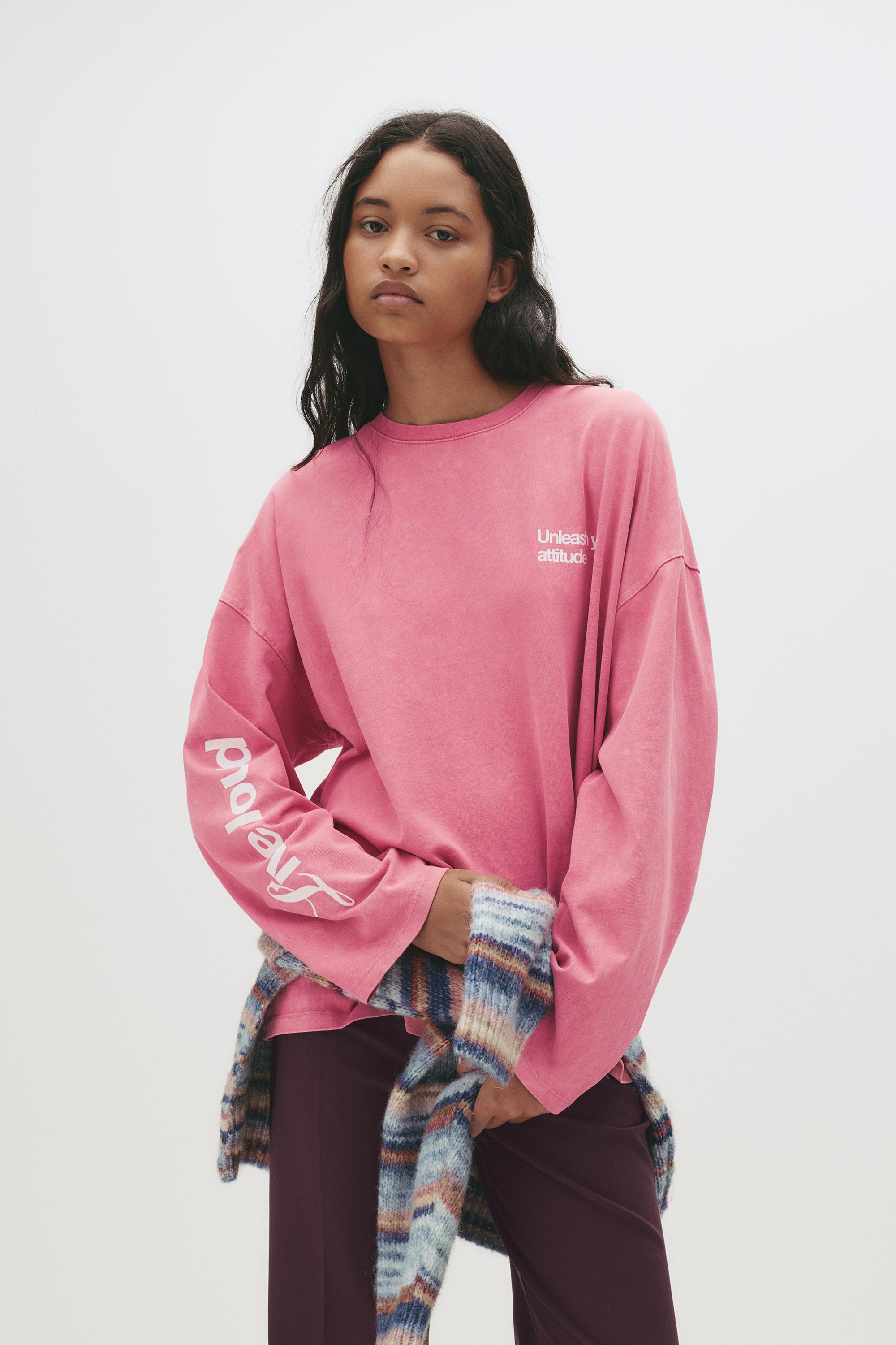 Rosafarbenes Langarmshirt