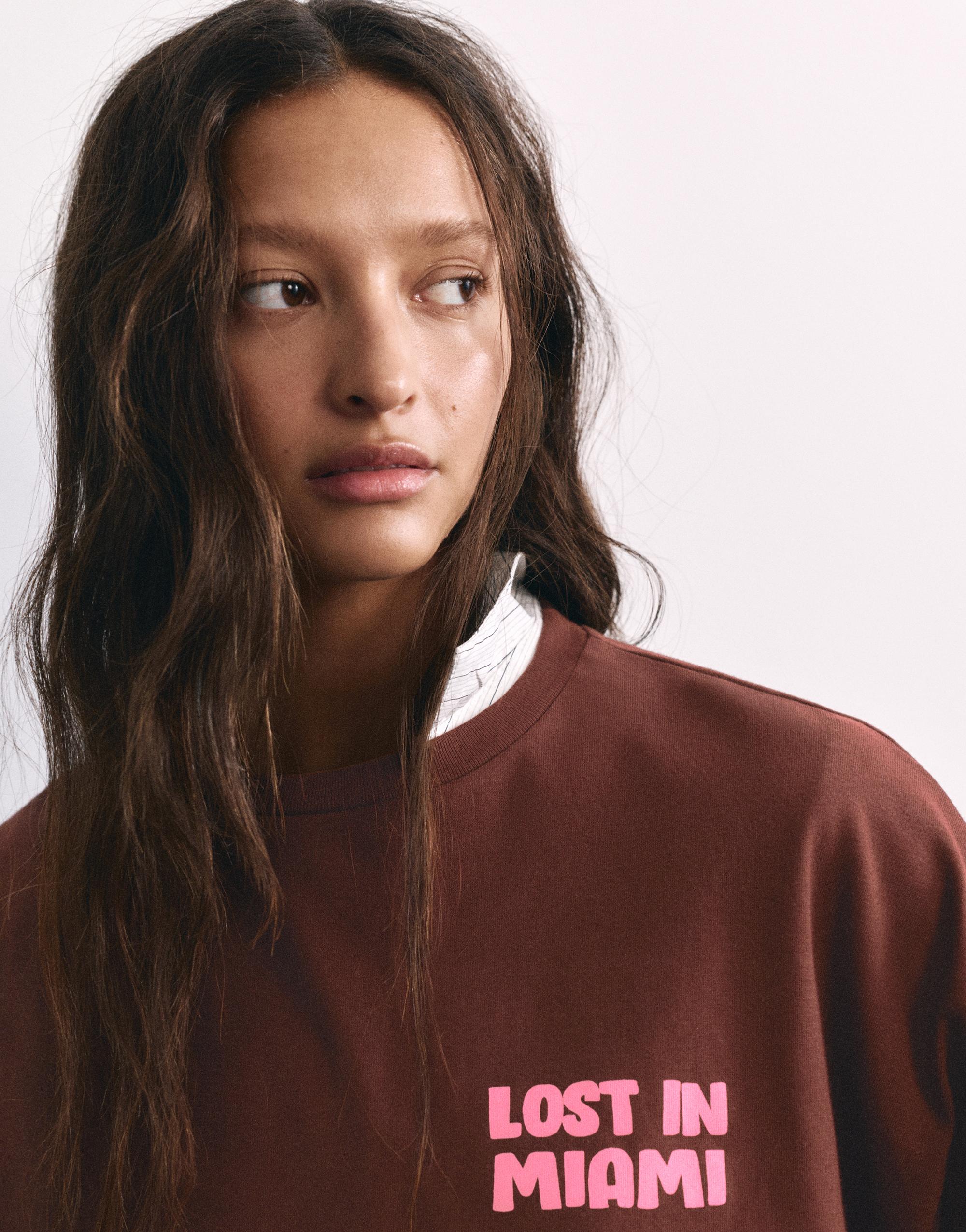 Oversize graphic T-shirt — Brown