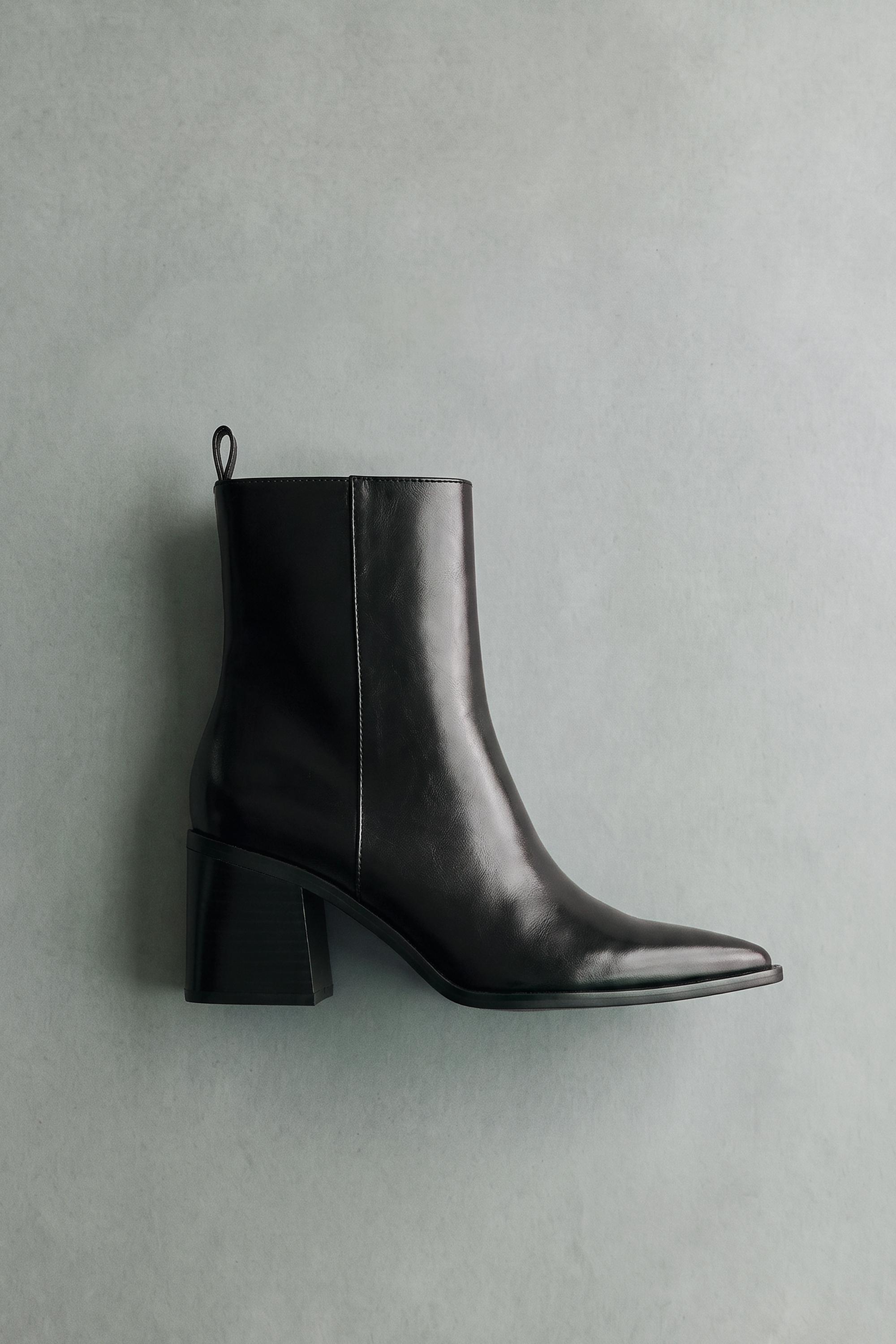 Block heel ankle boots — Black