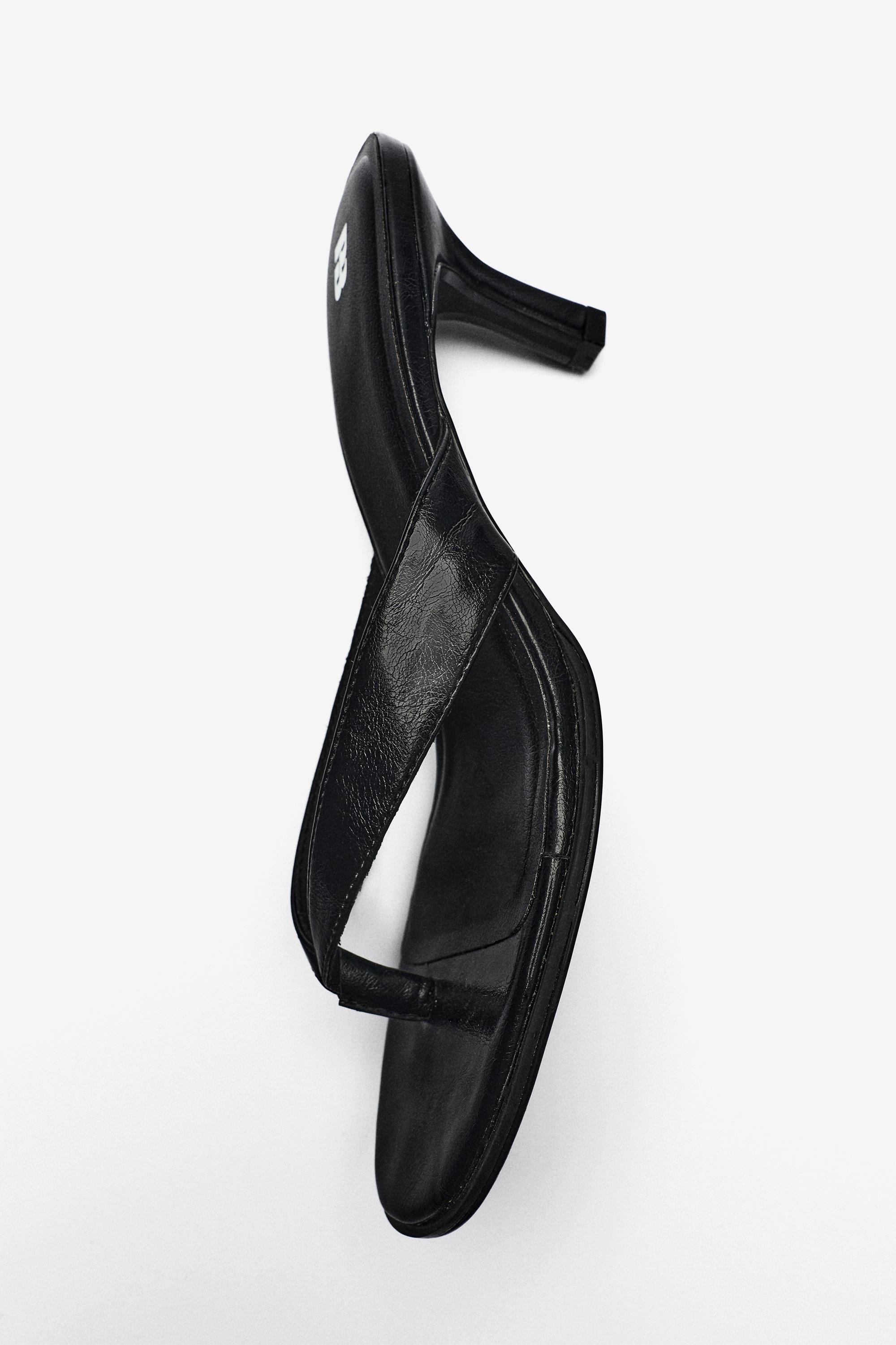 High-heel sandals — Black