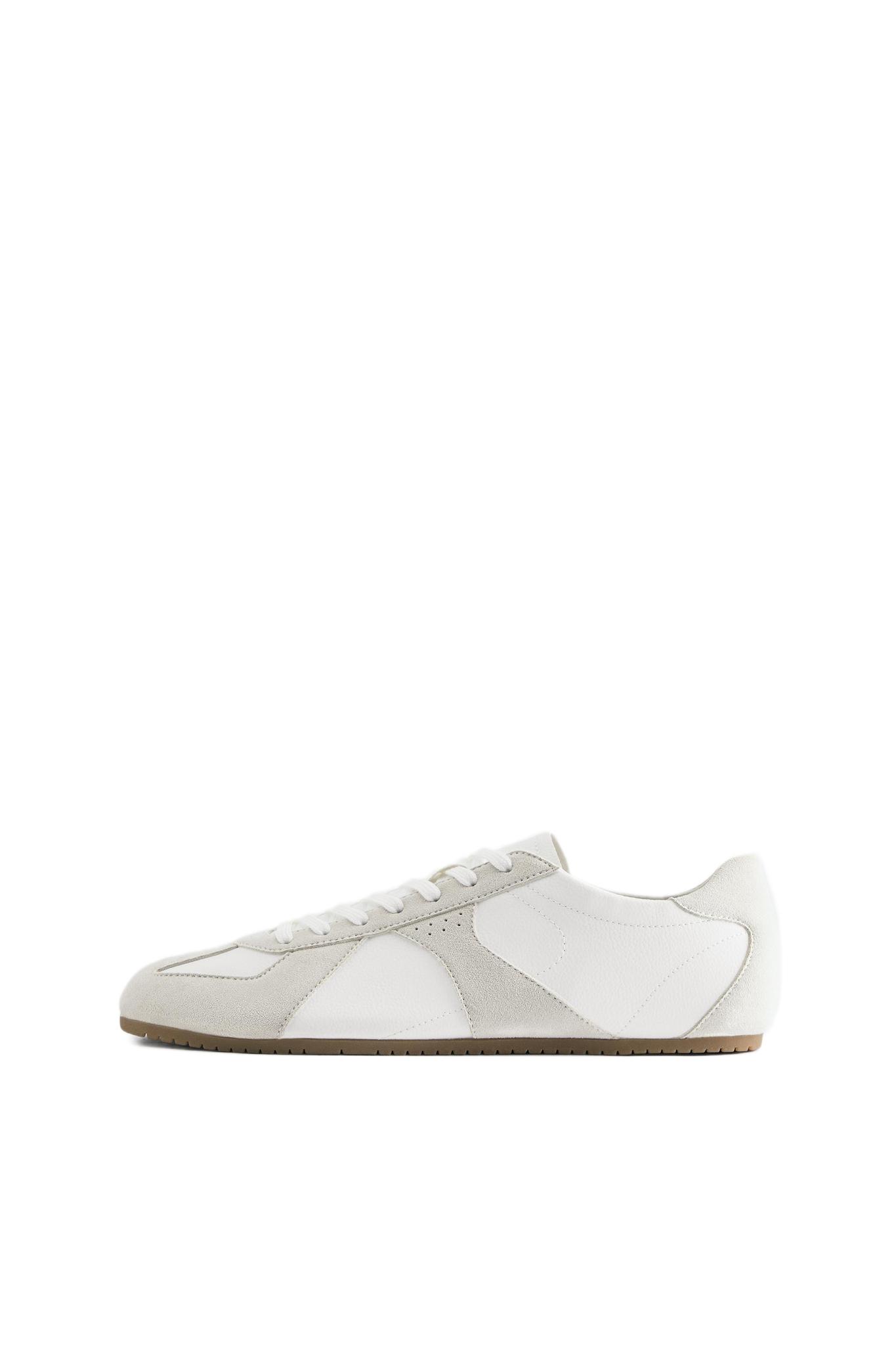 Casual trainers — White