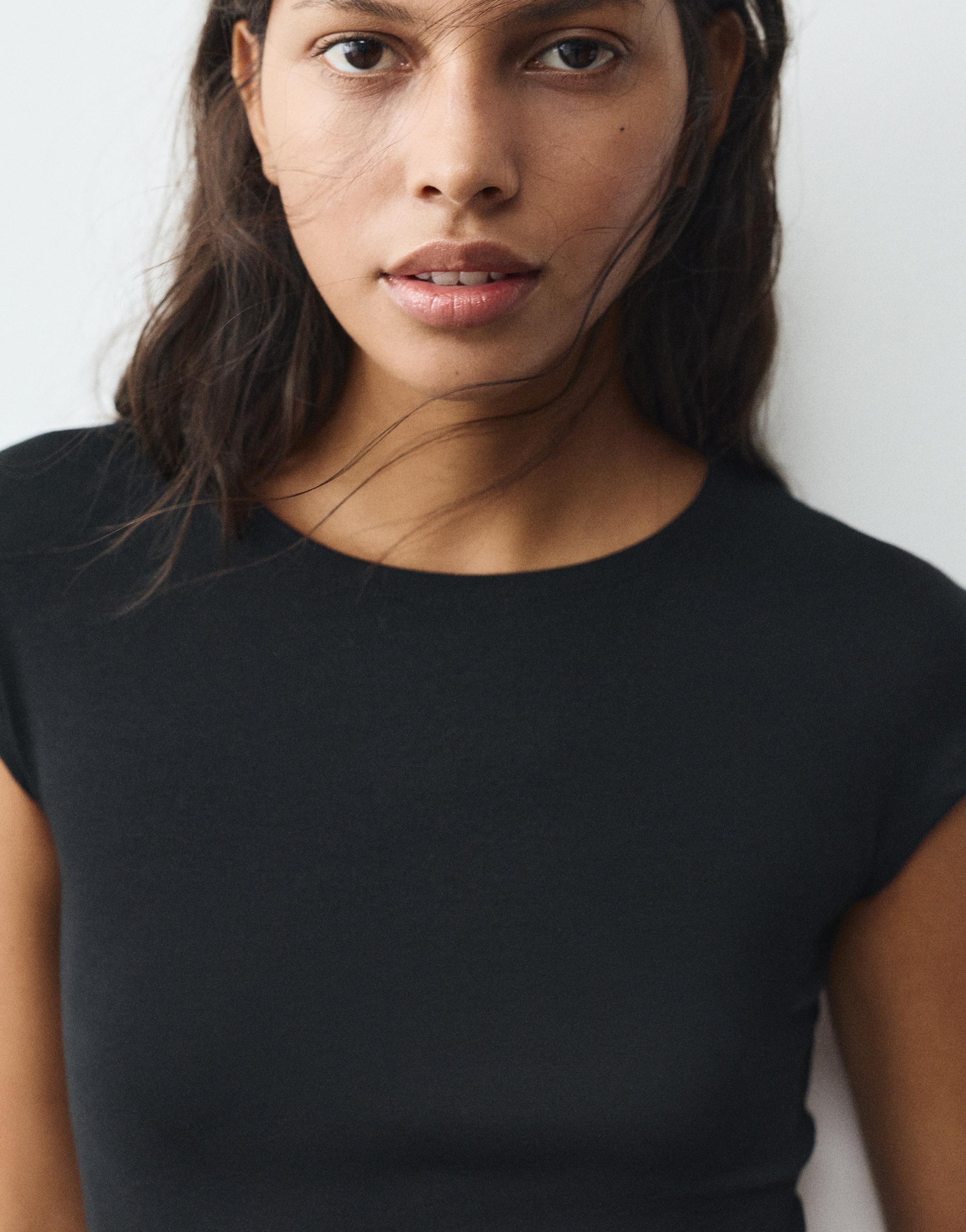Fitted short sleeve T-shirt — Black