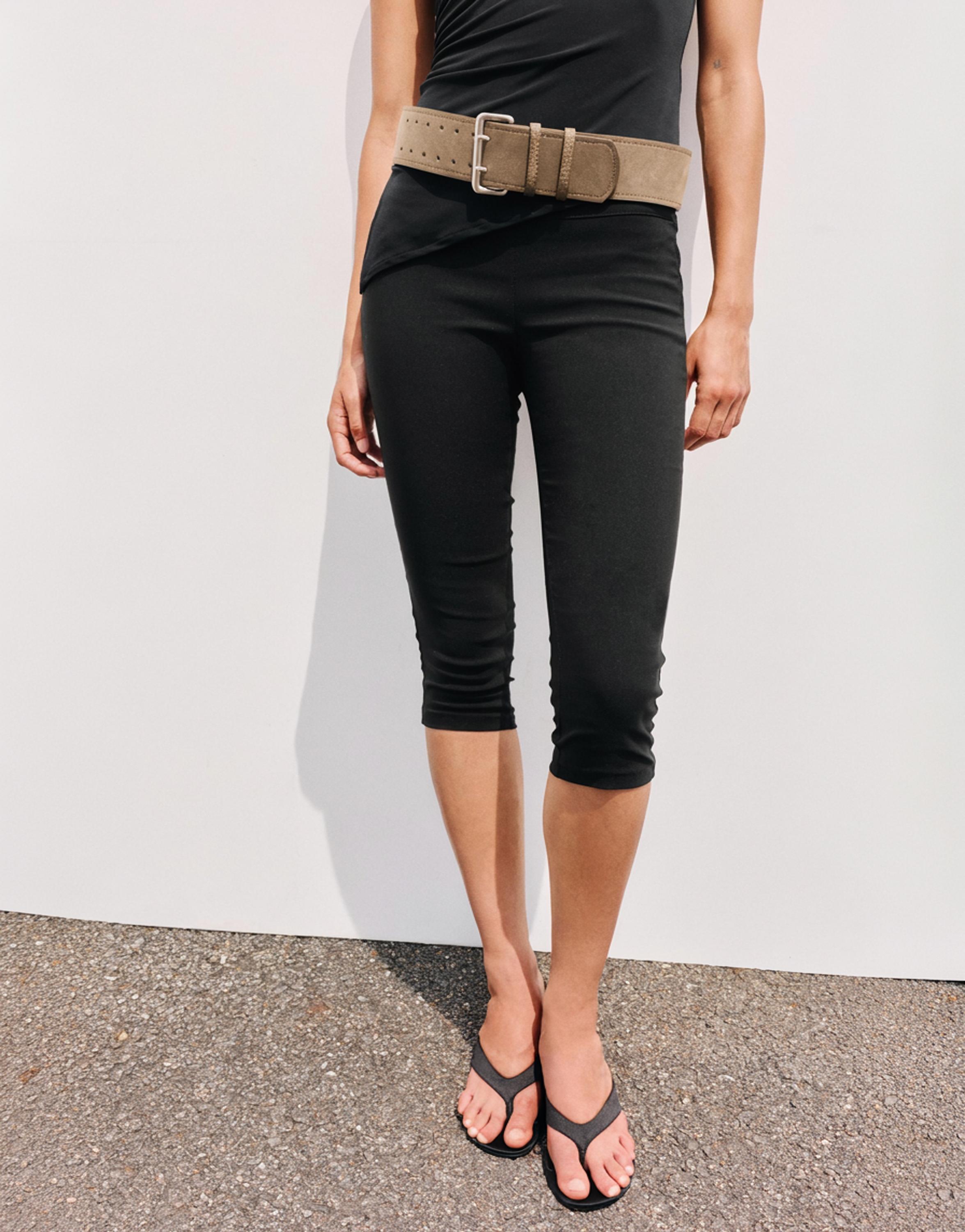 Wide-waist capris — Black
